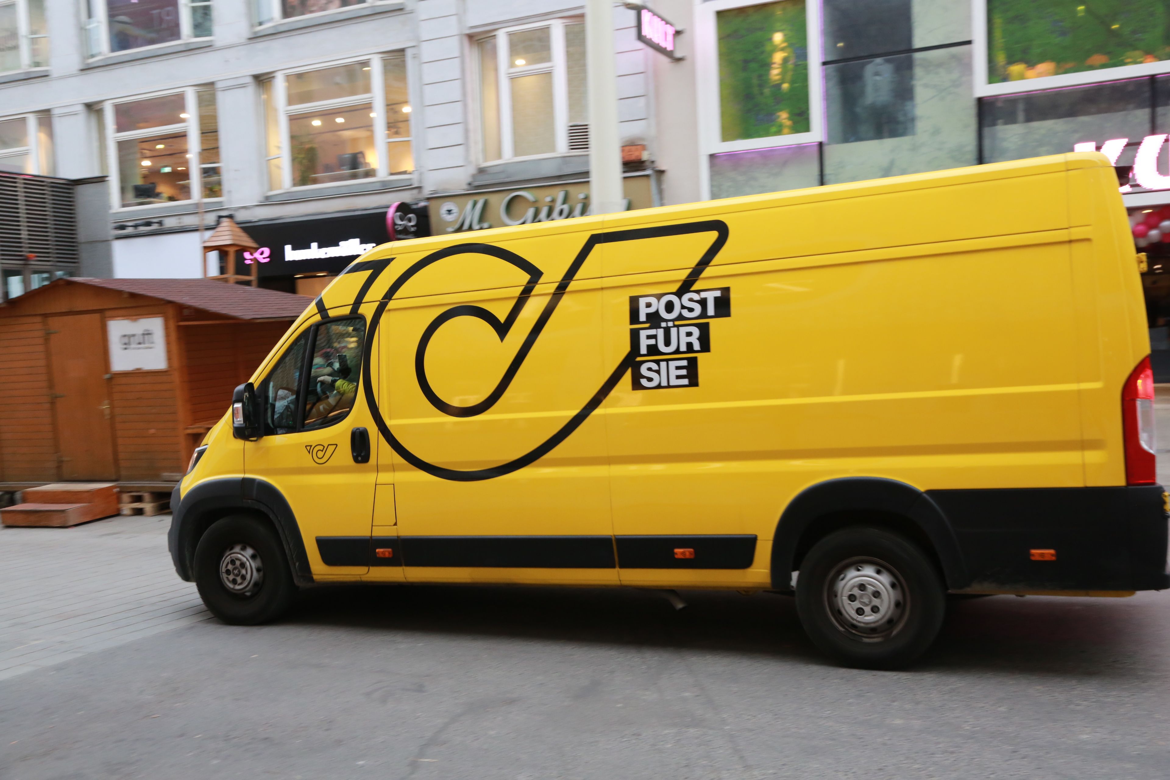 Der Post-Mitarbeiter wird bei der Staatsanwaltschaft angezeigt. (Symbolbild)