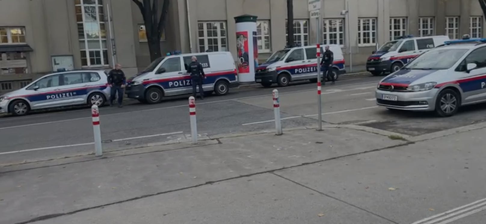 Polizei-Einsatz an der Berufsschule auf der Hütteldorfer Straße
