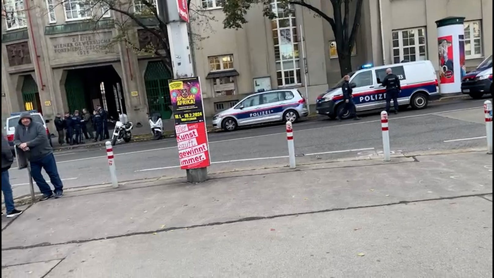Polizei-Einsatz an der Berufsschule auf der Hütteldorfer Straße