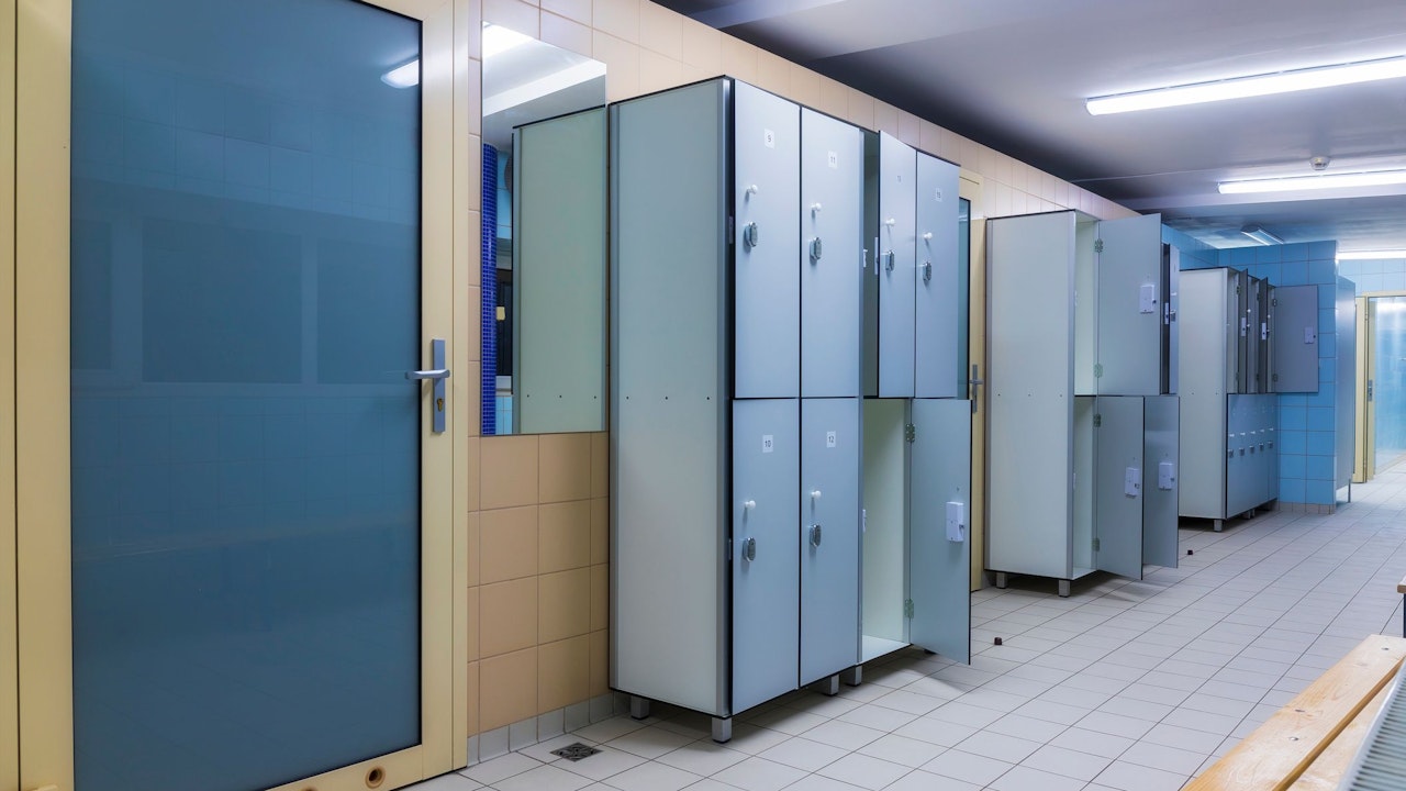 Heute.at - Badegast wird fünfstelliger Betrag aus Spind gestohlen