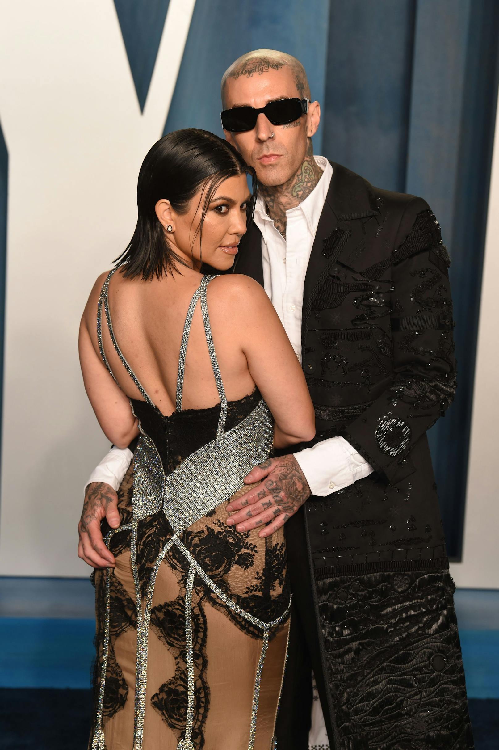 Kourtney Kardashian hat ihr viertes Kind mit Schlagzeuger Travis Barker, den sie 2022 geheiratet hat.