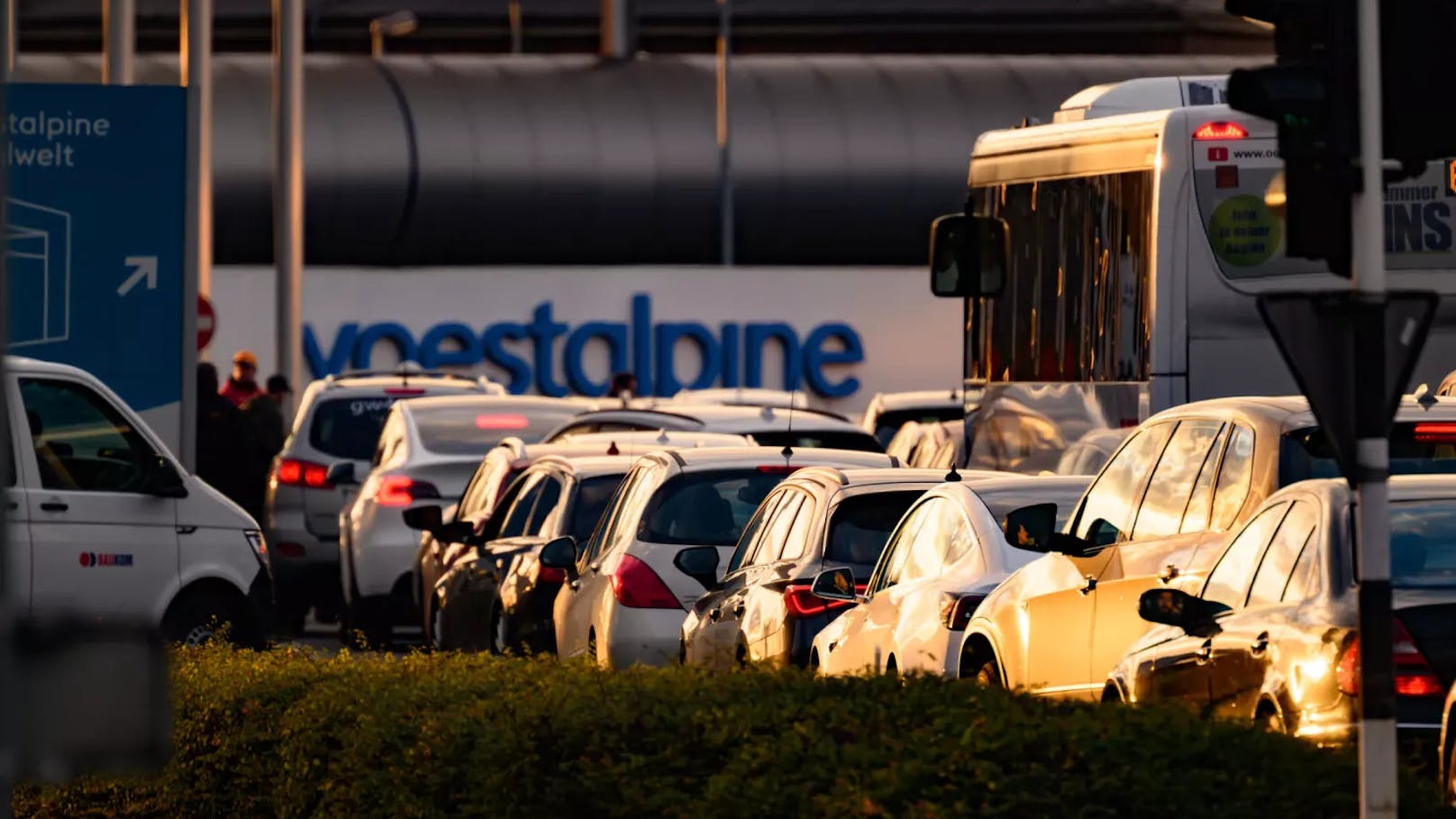 Behinderungen vor der Werkseinfahrt