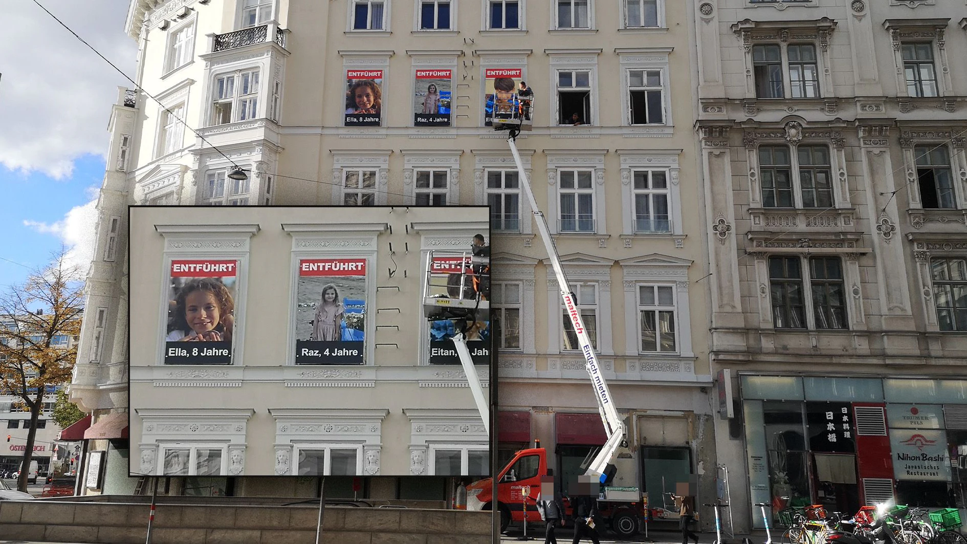 In der Kärntnerstraße wurden am Mittwoch mehrere Vermisstenplakate an einem Wohnhaus angebracht. In Gedanken an die Entführungsopfer aus Israel.