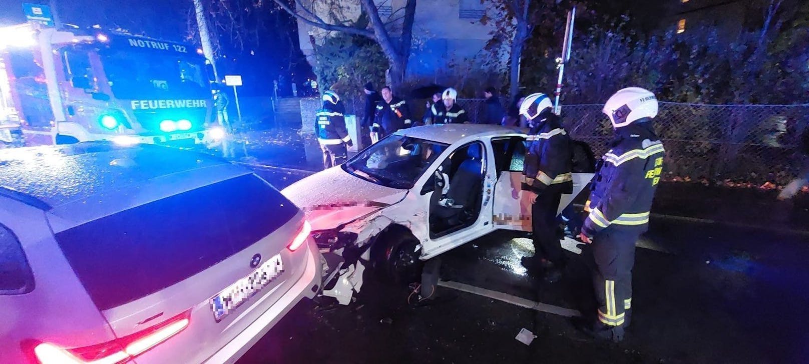 Montagabend kam es auf der Speisinger-Straße in Wien-Hietzing zu einem Verkehrsunfall mit insgesamt fünf Fahrzeugen. 
