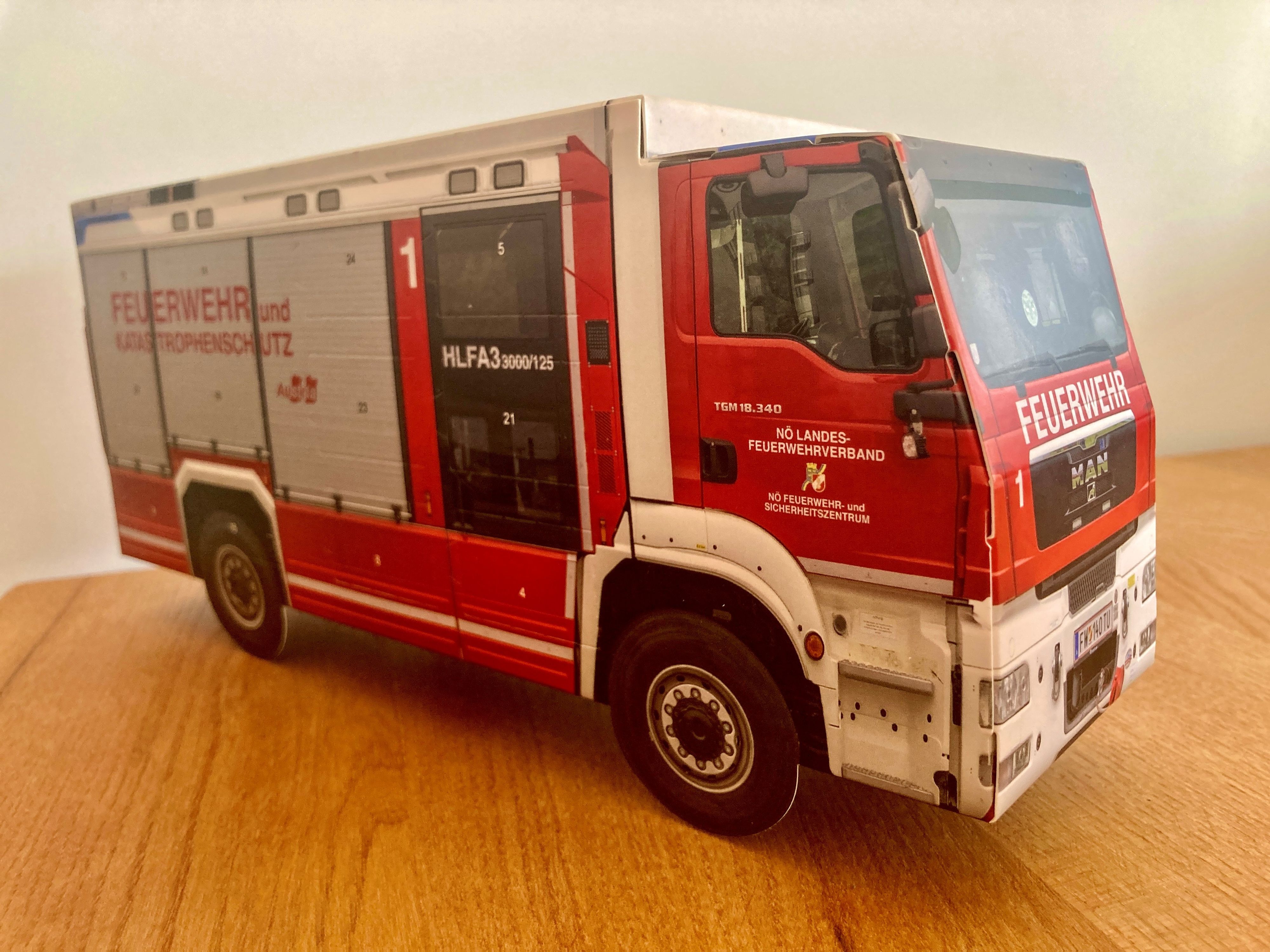 Das HLFA 3 des NÖ Feuerwehr- und Sicherheitszentrums diente als Vorlage für den Adventkalender.
