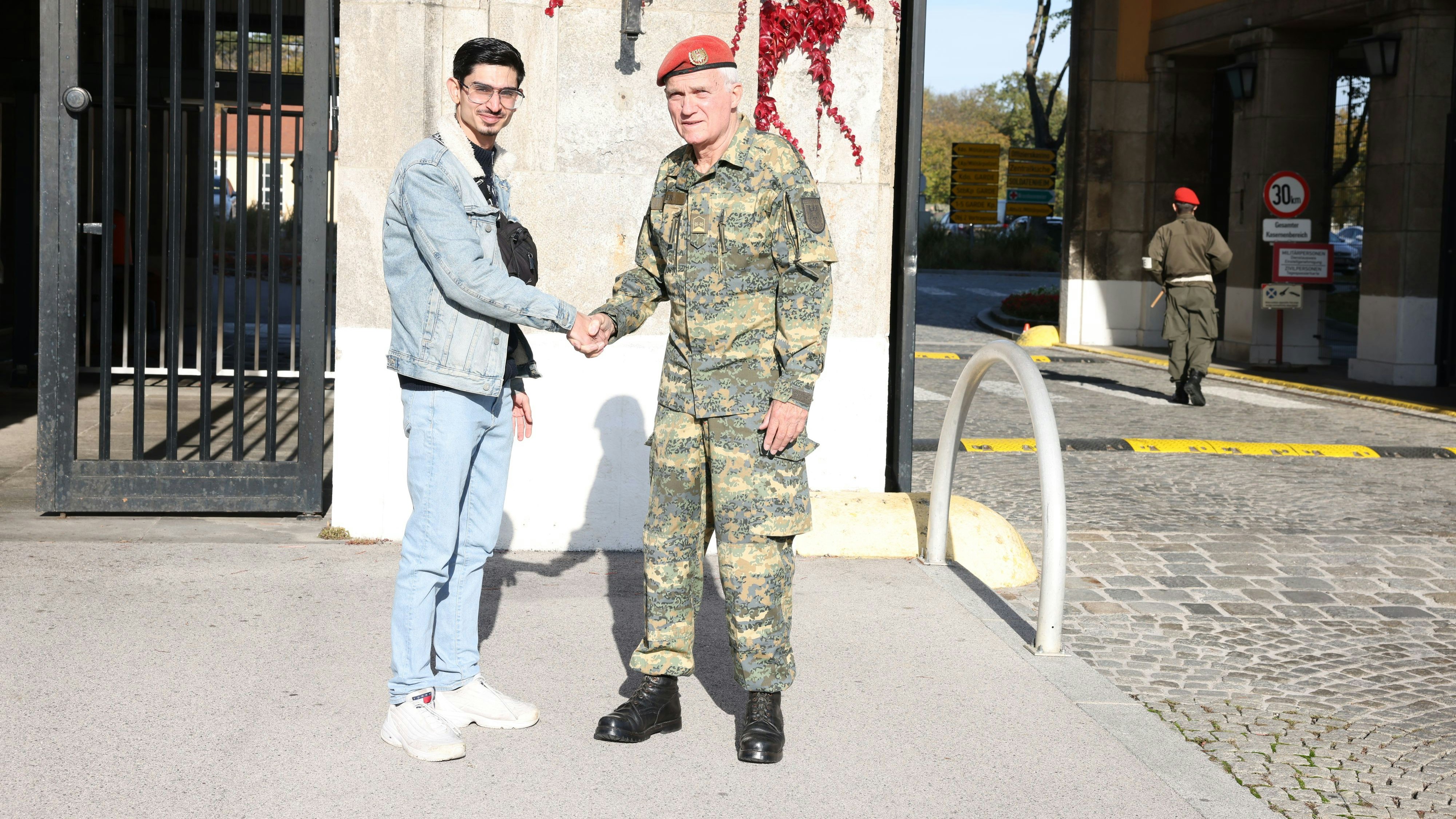 Wiener (25) nach Todesfall in Not – Mann spendet 3.000€