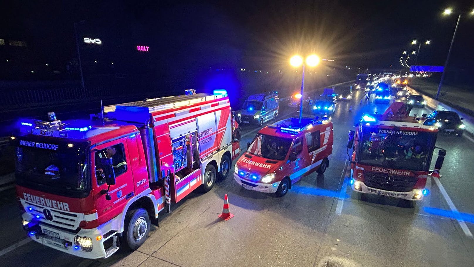 Großeinsatz in der Nacht auf Donnerstag auf der Südautobahn bei Vösendorf.