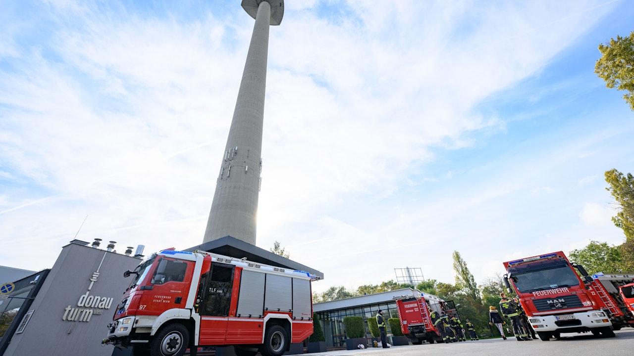Heute.at - Brand im Donauturm – Feuerwehr-Großeinsatz in Wien