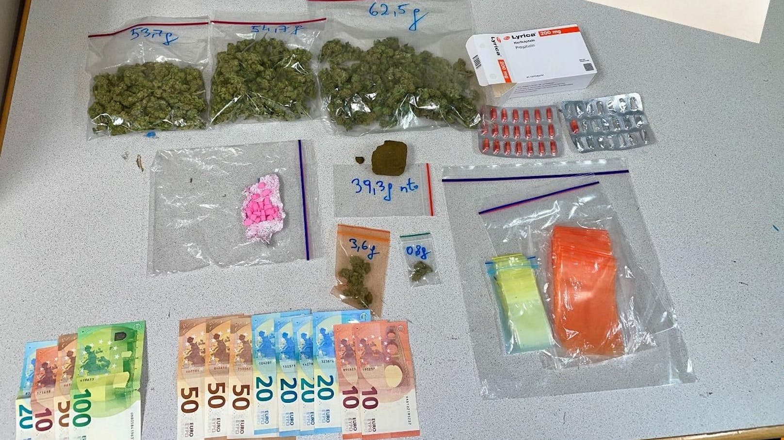 Polizei deckt Drogenverkauf aus Wiener Wohnung auf