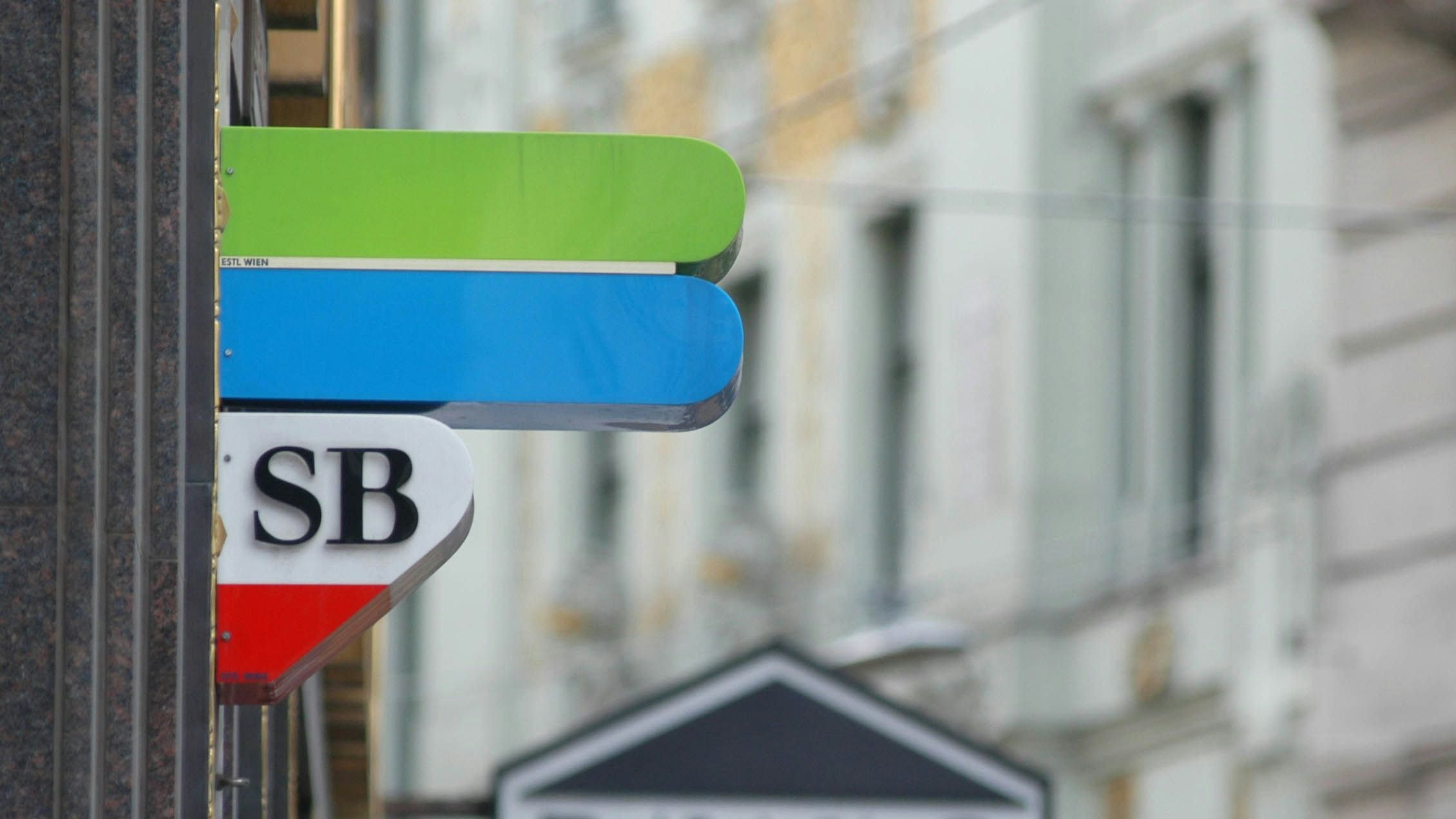 Seit ihre Karte gesperrt wurde, kann die Wienerin nicht mehr auf ihr Geld zugreifen. (Symbolbild)