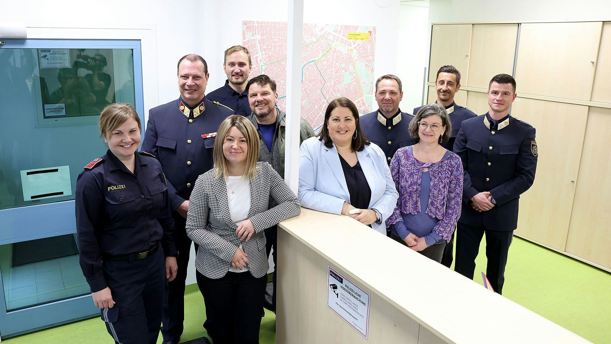 Eröffnung der Polizeistation, Schönbrunnerstraße 32, mit StRIn Kathrin Gaál und BVIn Silvia Jankovic.