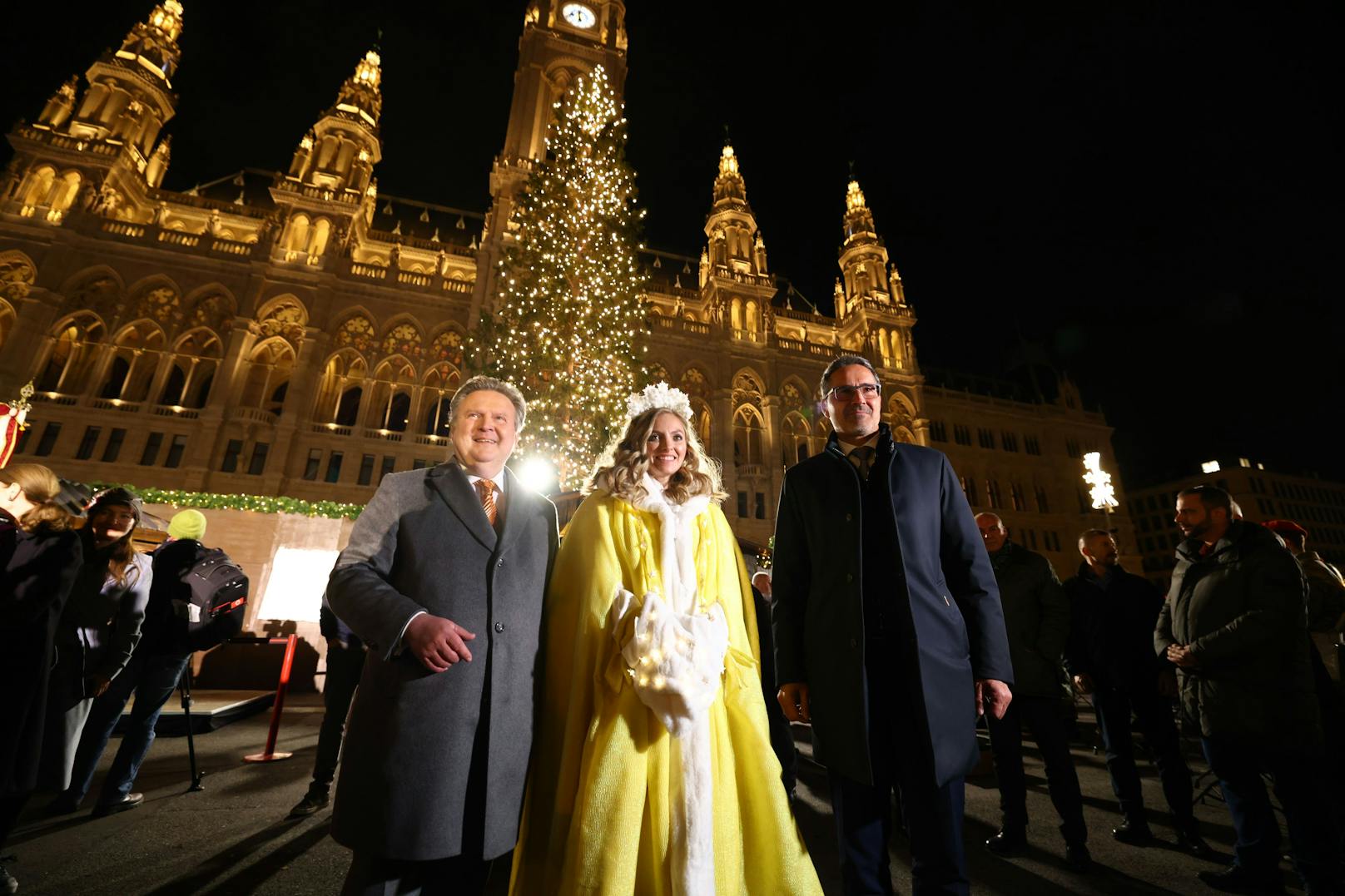 Wiens Bürgermeister Ludwig, das Christkind und Südtirols Landeshauptmann Kompatscher.