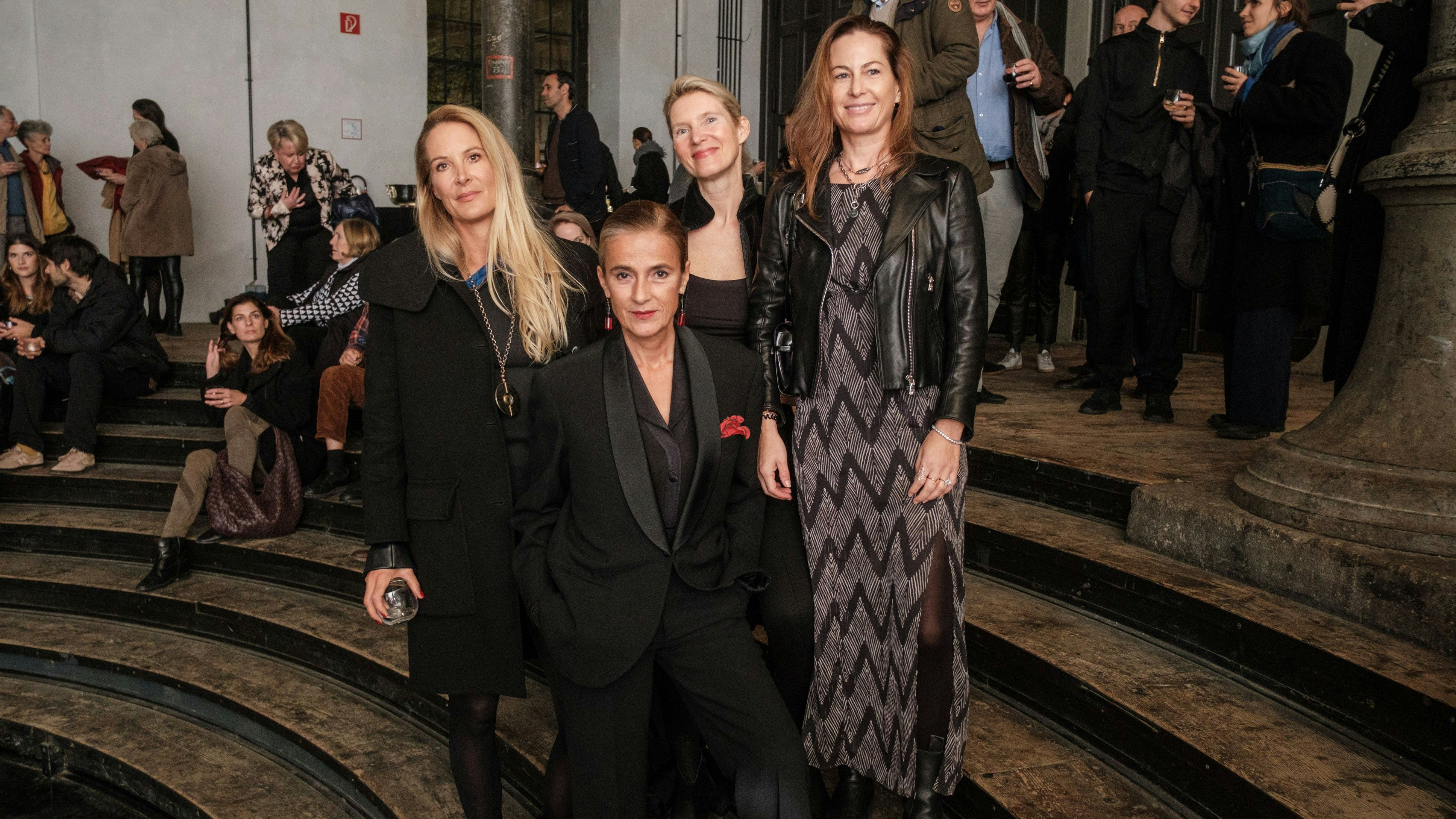 "Heute"-Herausgeberin Eva Dichand mit Moderatorin Mercedes Echerer, Künstlerin Ines Valentinitsch und Kunstliebhaberin Birgit Lauda.