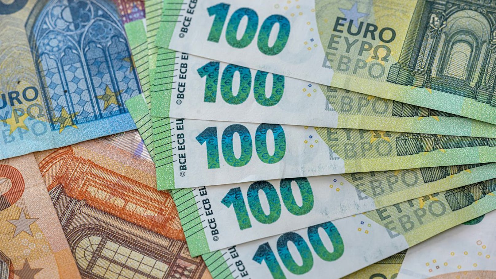 Über 300 Euro im Monat: So viel sparen die Österreicher