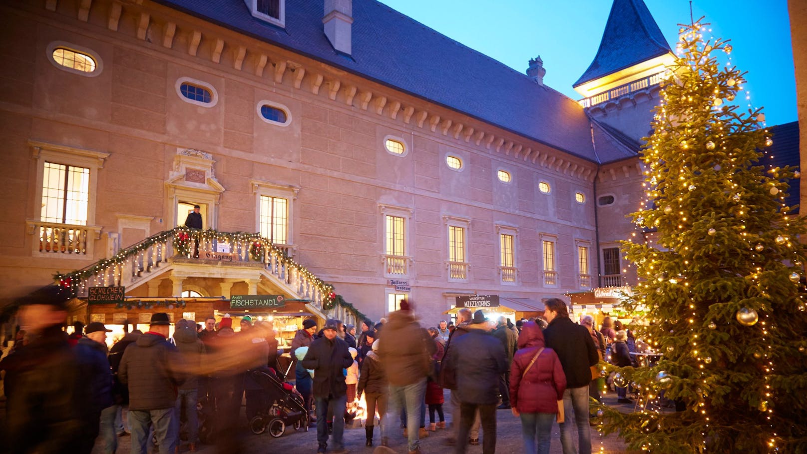 Der Waldviertler Christkindlmarkt auf der Rosenburg ist schon Termin-Klassiker in NÖ: Diesmal am 25. & 26. November,  2. & 3. Dezember sowie von 8. bis 10. 12. 2023.