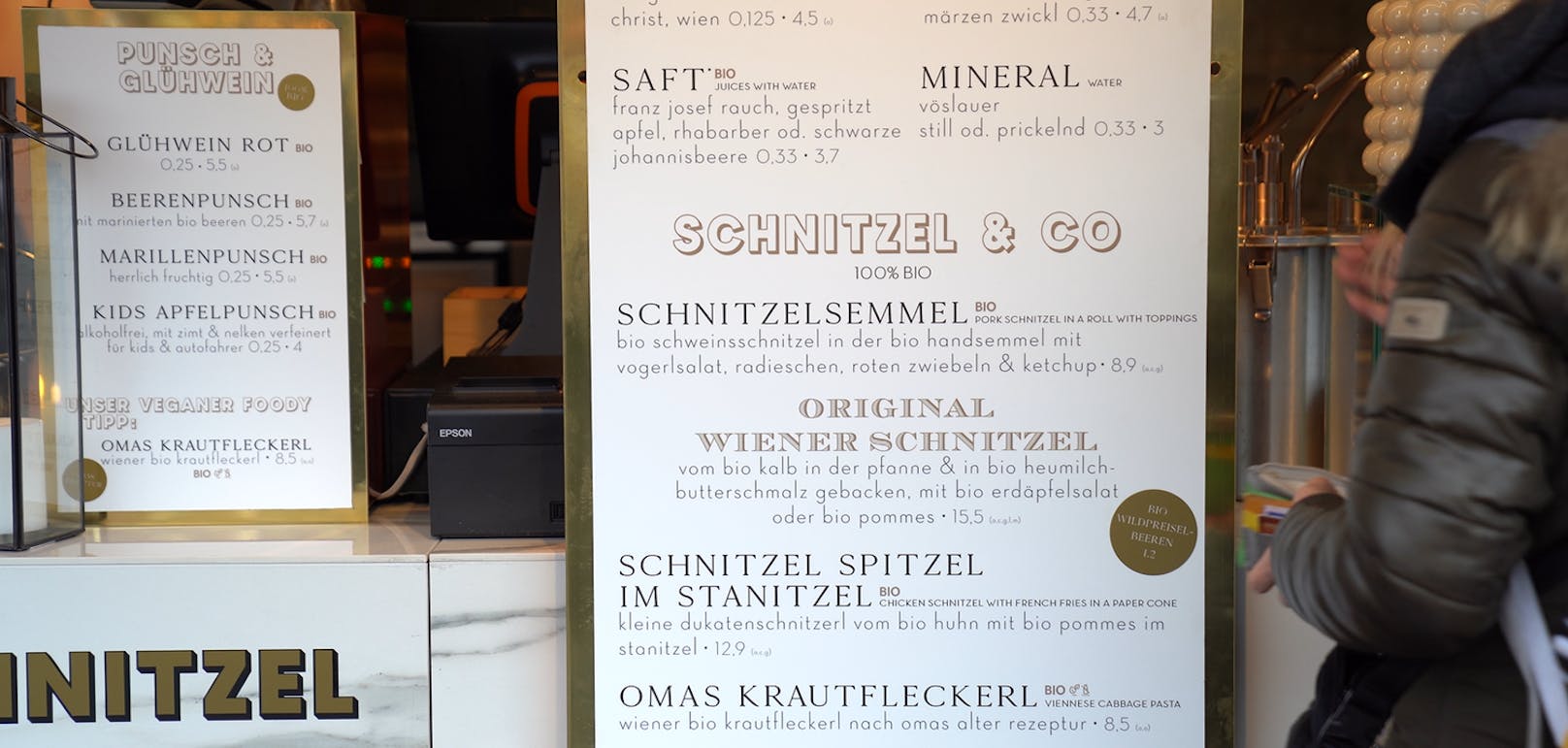 Eine Schnitzelsemmel kann man sich um 8,90 Euro gönnen