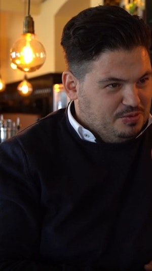 No-Show-Gebühr im Wiener Restaurant: Immer mehr Lokale setzen auf 25 Euro Strafe pro Person bei Nichterscheinen für bessere Planungssicherheit.