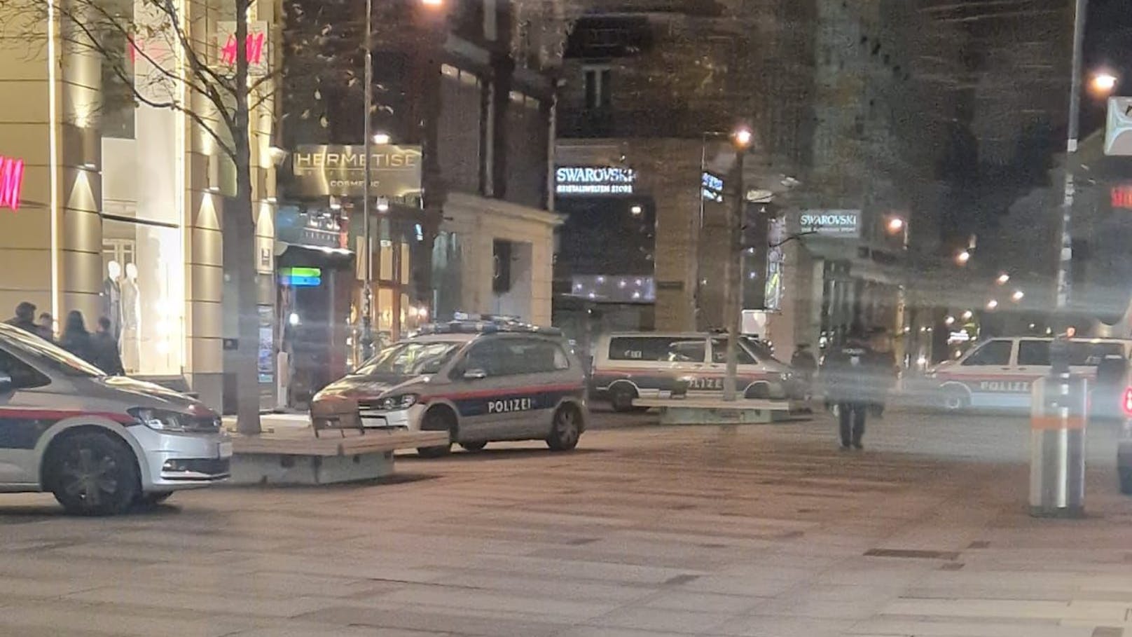 Die Polizei sperrte die Kärntner Straße ab.