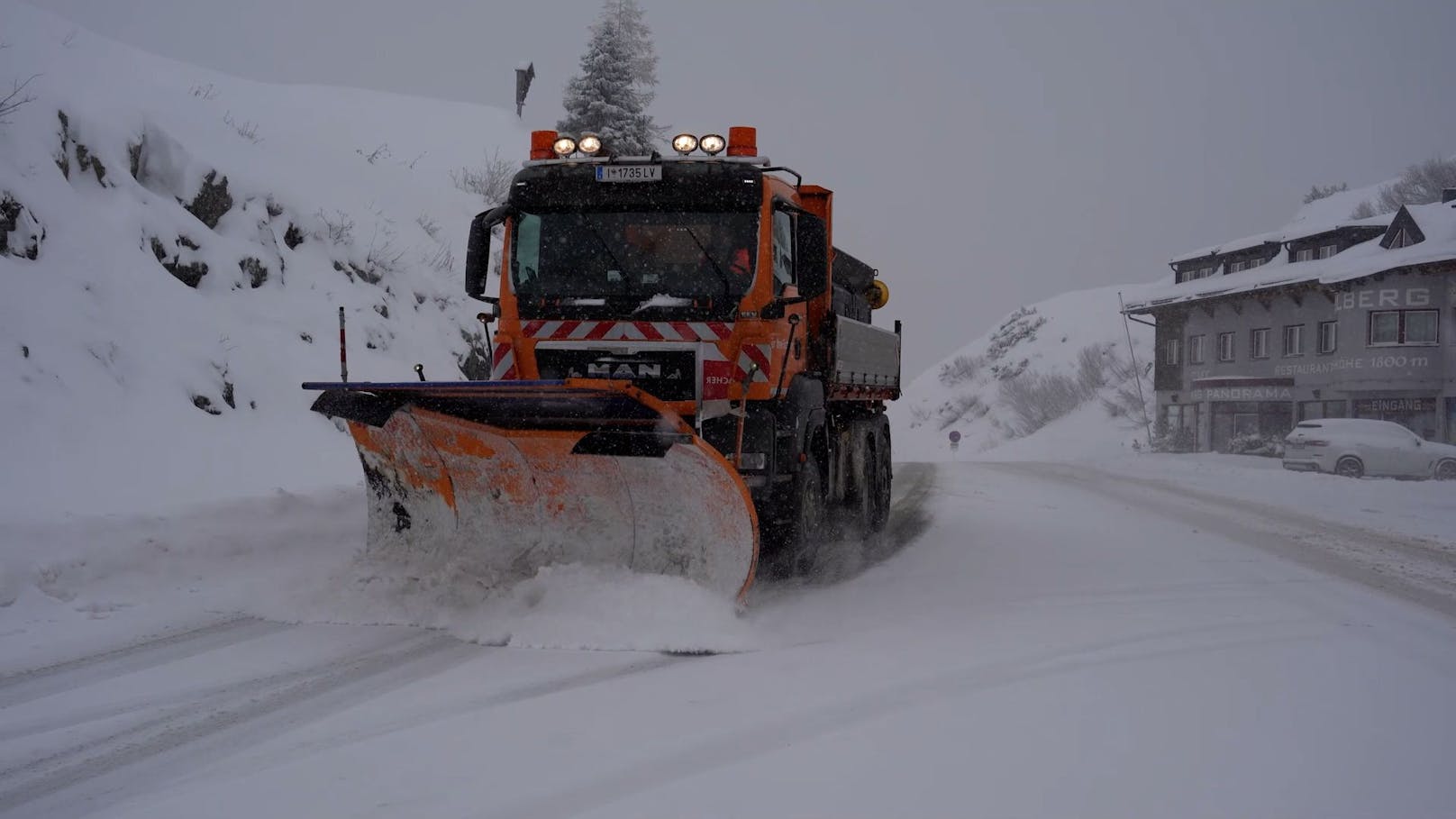 Am Arlberg (hier in St. Christoph) hat Frau Holle voll zugeschlagen.