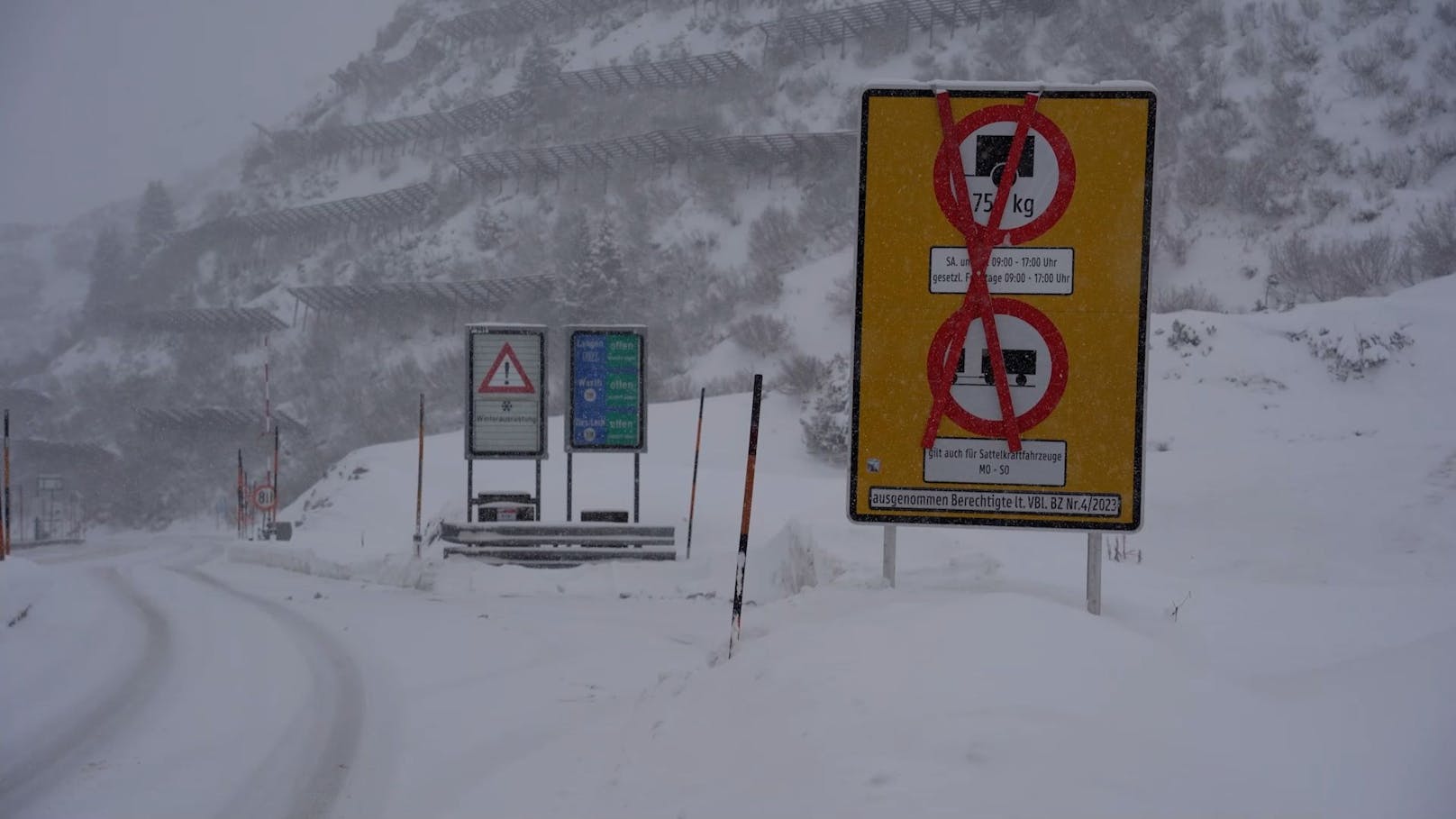 Am Arlberg (hier in St. Christoph) hat Frau Holle voll zugeschlagen.