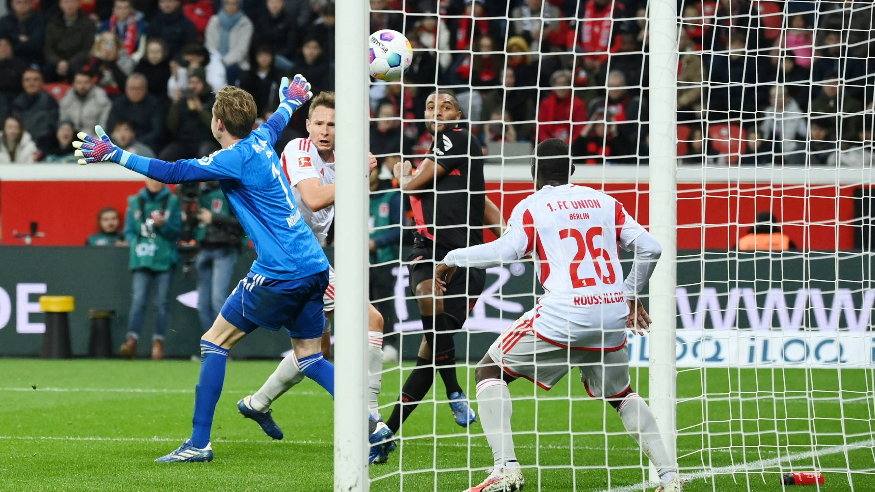 Jonathan Tah Bayer 04 Leverkusen, hinten mitte, erzielt das Tor zum 3:0 12.11.2023, Fussball GER, Saison 2023/2024, 1. Bundesliga, 11. Spieltag, Bayer 04 Leverkusen - 1. FC Union Berlin Leverkusen BayArena Nordrhein Westfalen Deutschland *** Jonathan Tah Bayer 04 Leverkusen , center back, scores the goal for 3 0 12 11 2023, Soccer GER, Season 2023 2024, 1 Bundesliga, Matchday 11, Bayer 04 Leverkusen 1 FC Union Berlin Leverkusen BayArena Nordrhein Westfalen Germany Team2