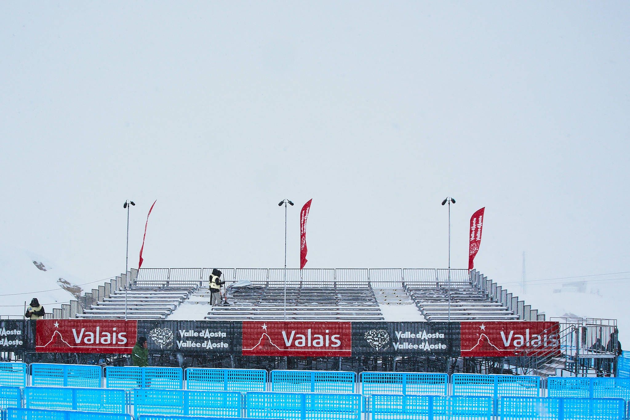Die Tribünen bleiben leer.
