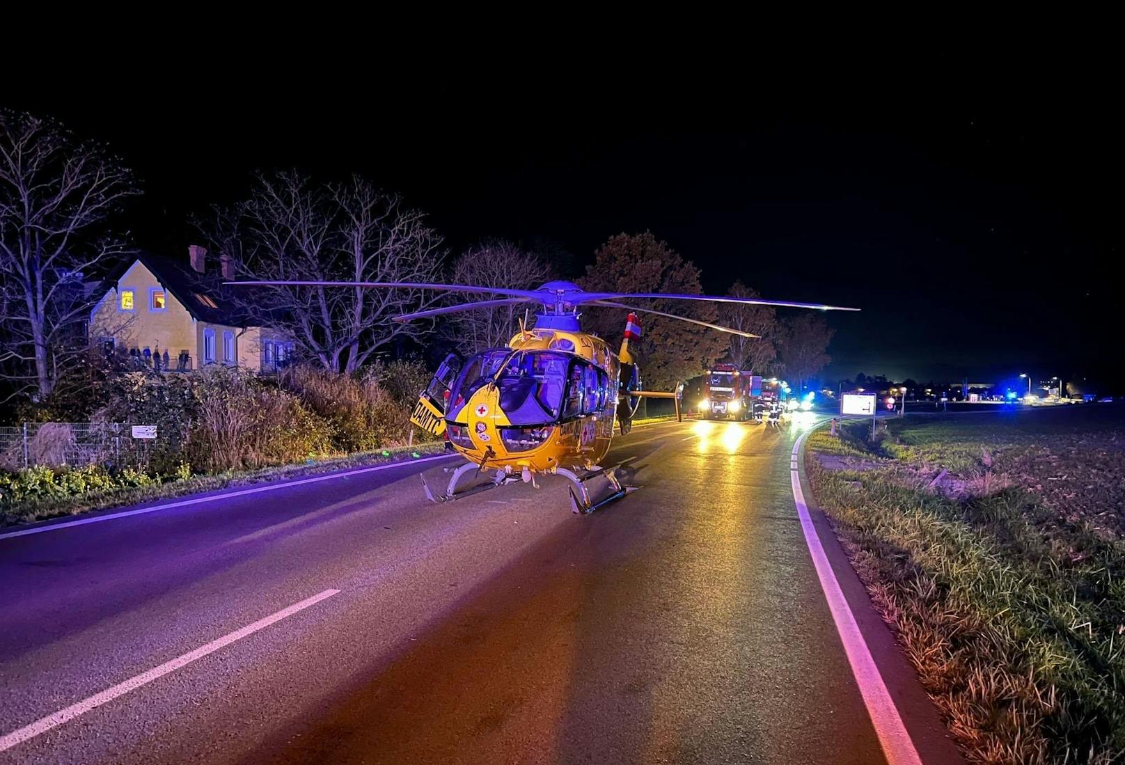 Eine schwer verletzte Lenkerin aus Mistelbach wurde per Heli ins Spital geflogen.