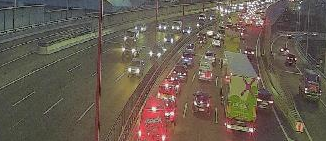 Auf der Praterbrücke ging aufgrund eines Fahrzeugbrands im Frühverkehr fast gar nichts mehr.