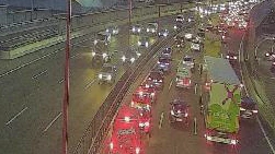 Auf der Praterbrücke ging aufgrund eines Fahrzeugbrands im Frühverkehr fast gar nichts mehr.