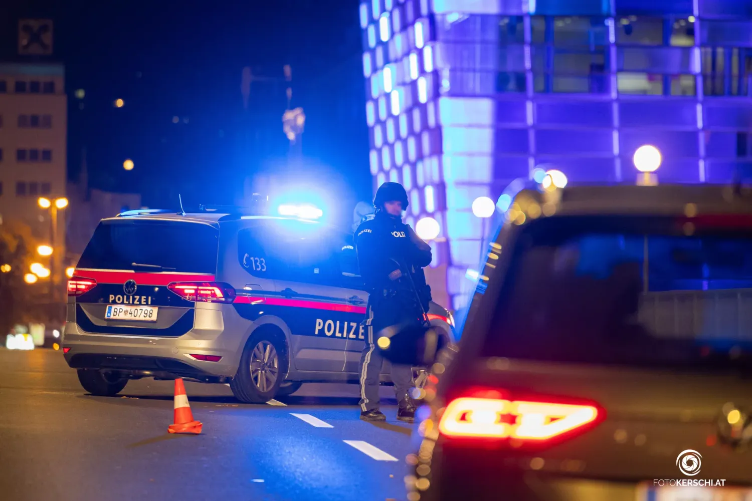 Nächtlicher Polizeieinsatz. Symbolbild. 