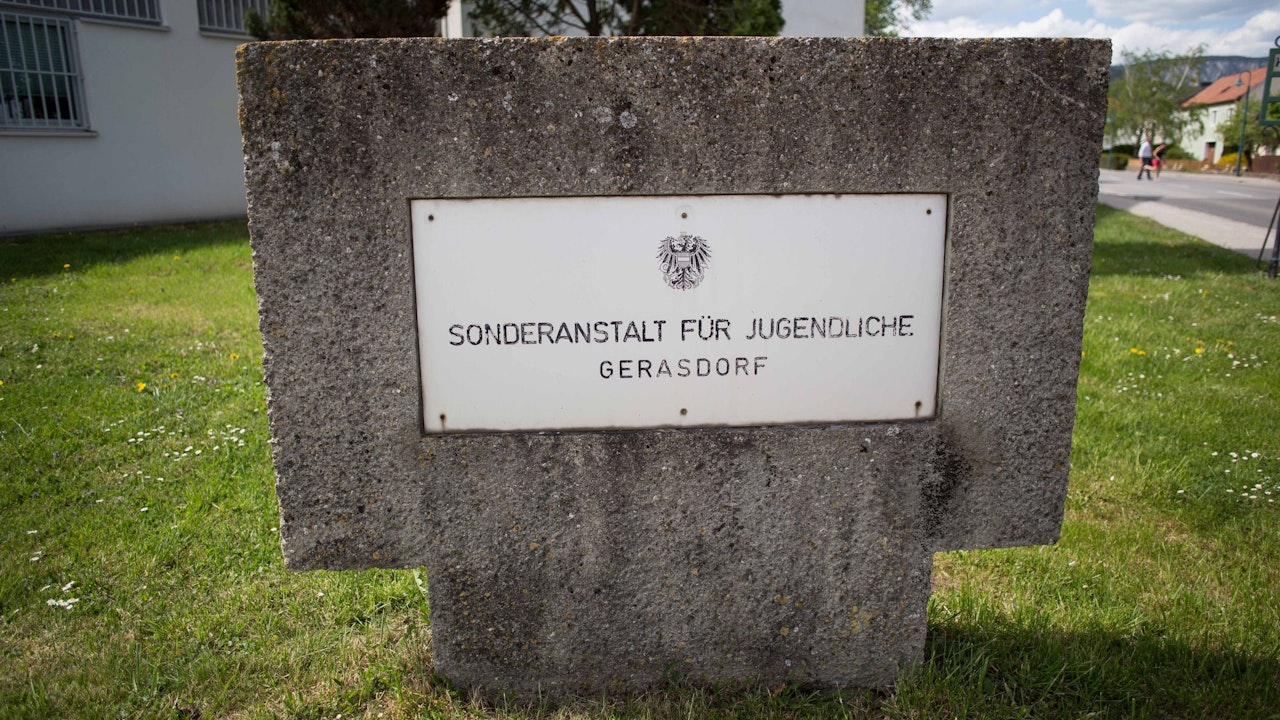 Heute.at - Vor Arzt! Häftling (16) lief mit Handschellen davon