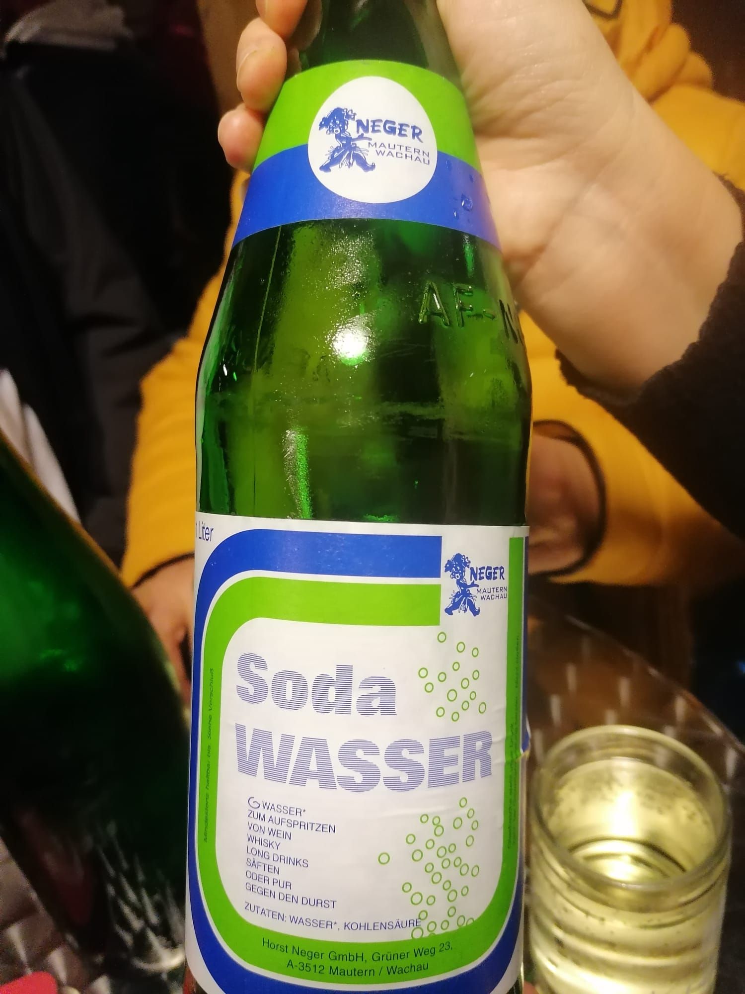 Das Etikett mit Logo sorgte für Aufsehen.