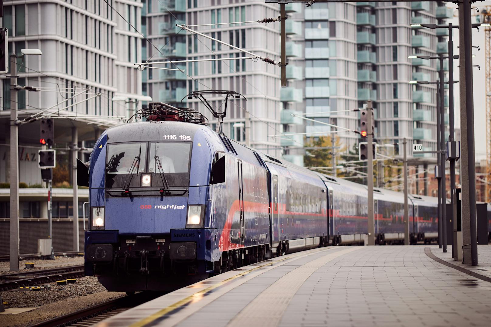 Mit einer Tour durch ganz Österreich feiert der neue Nightjet diese Woche seine Weltpremiere – auch Verkehrsministerin Leonore Gewessler war dabei.