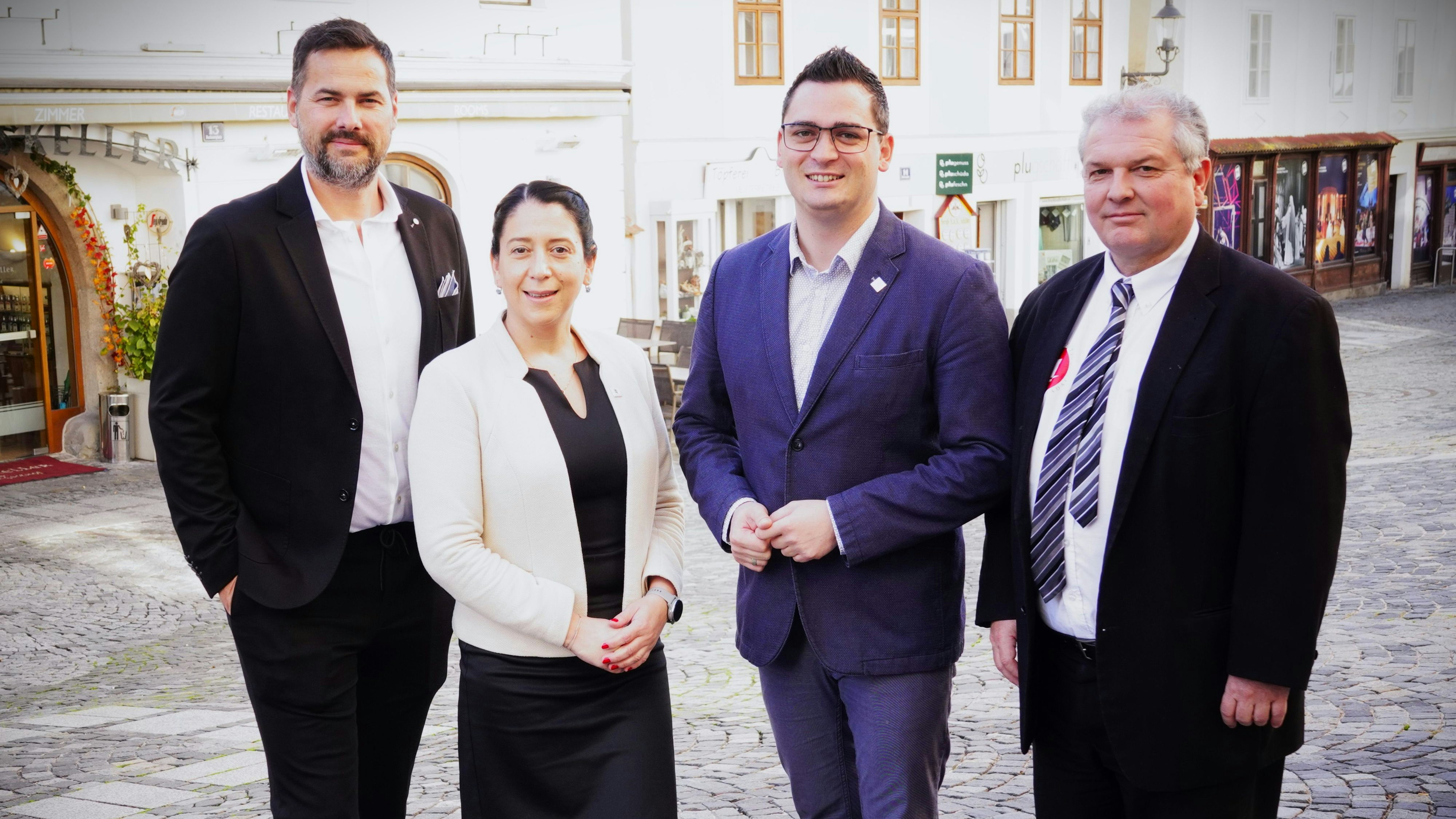 Heinz Weber (LM Fashion), Lorena Meierhofer (Stadtmarketing), Bürgermeister Patrick Strobl und Markus Madar (Obmann Melker Wirtschaft und Betreiber Cafe Madar)