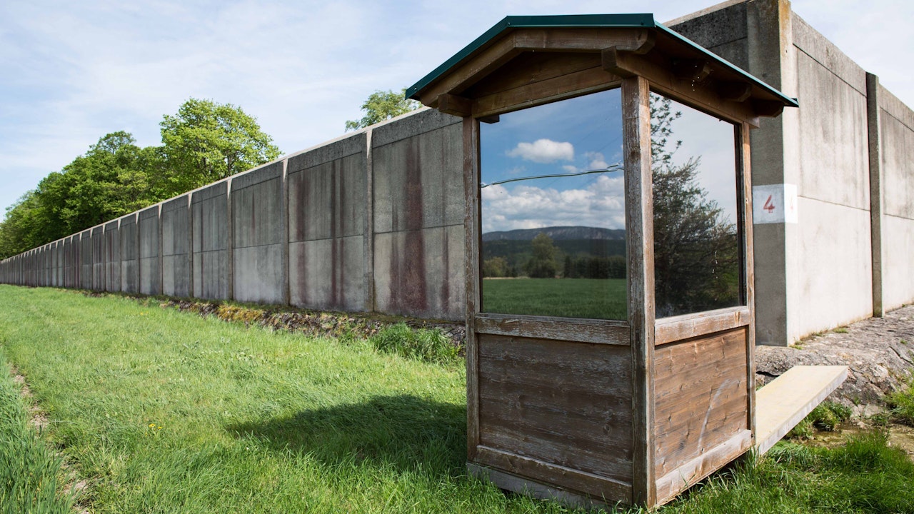 Heute.at - Nach Flucht! Häftling postet Joint-Foto in Handschellen