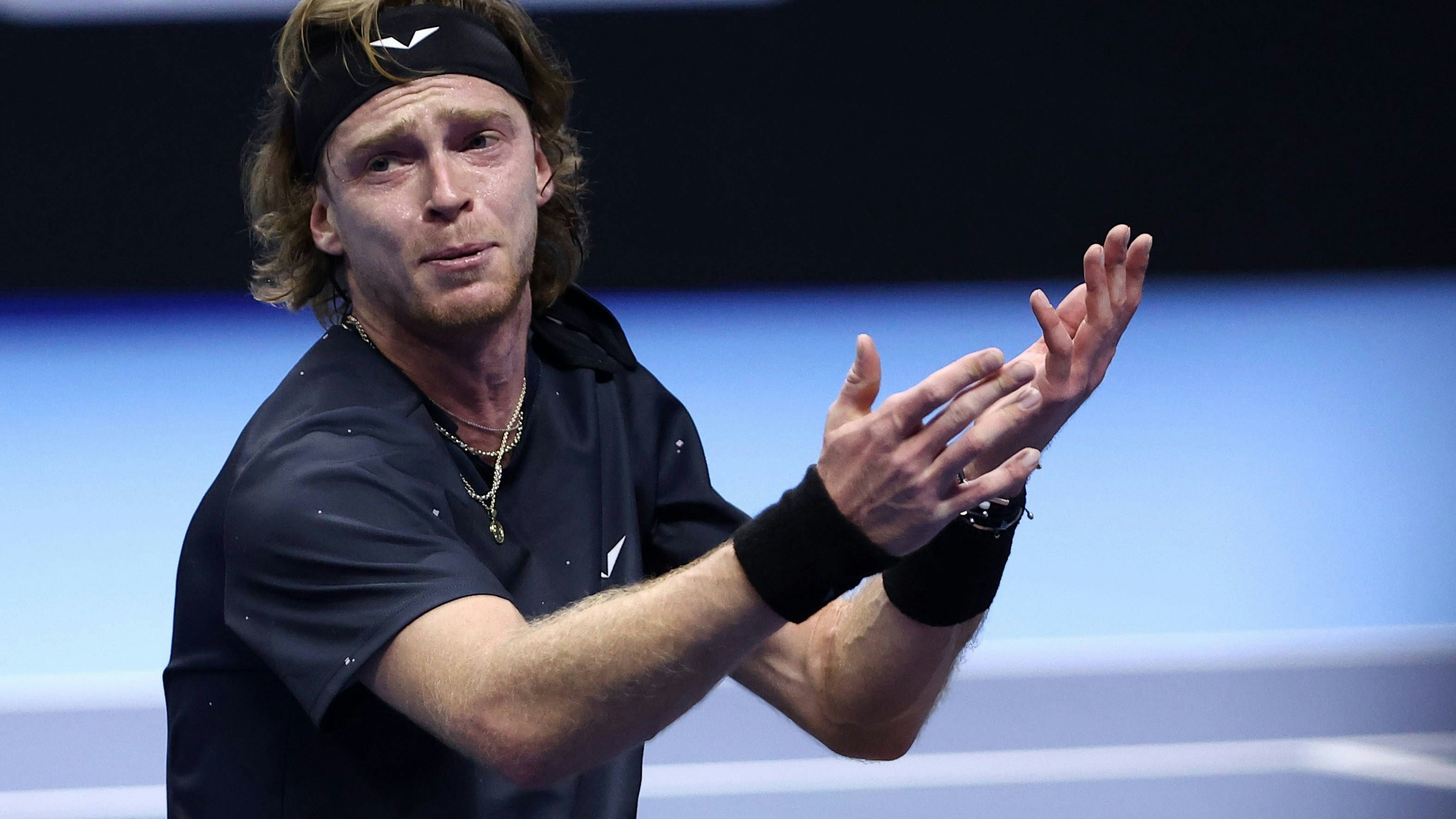 Verzweifelt: Rublew zieht gegen Medwedew den Kürzeren.