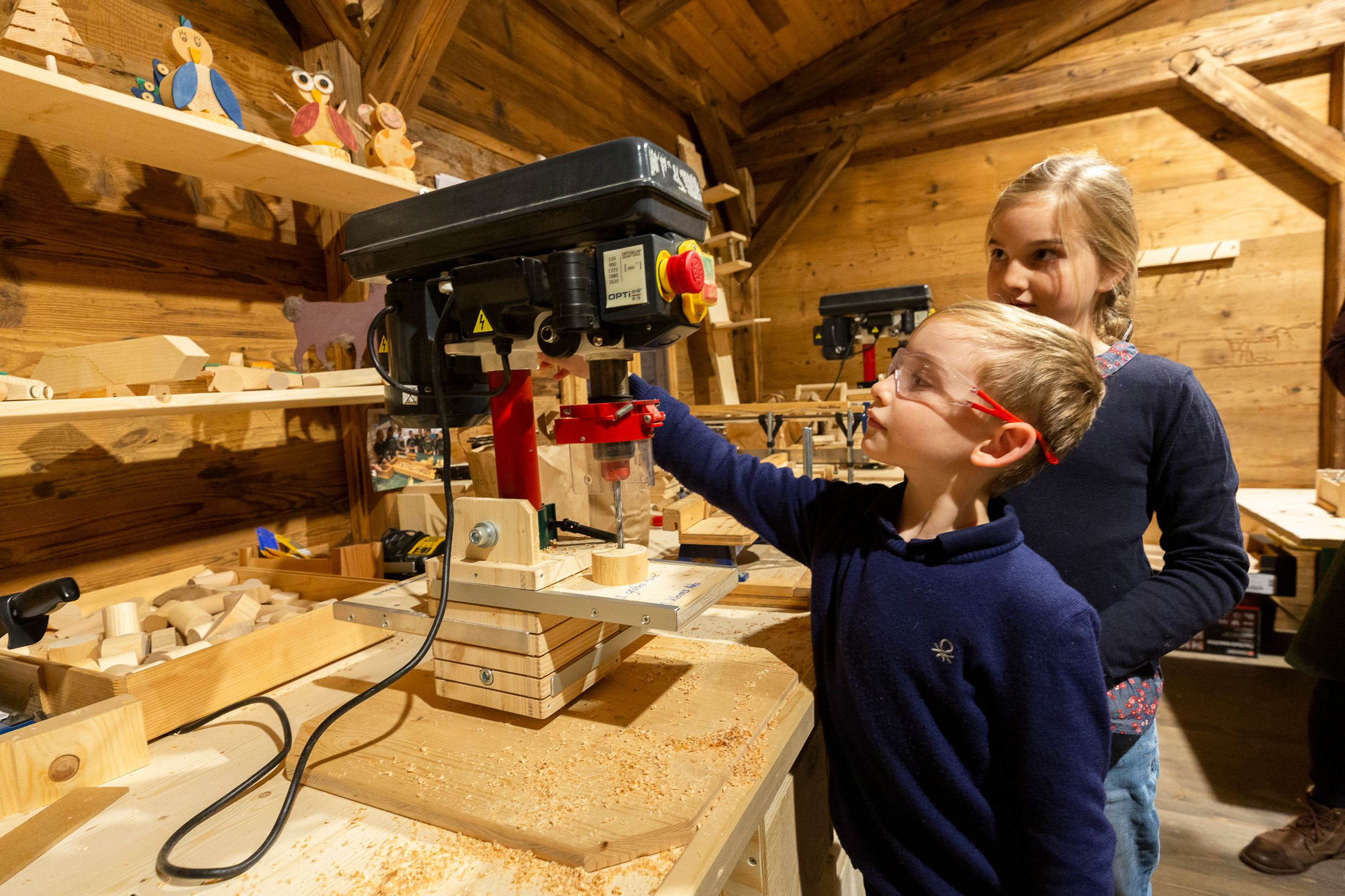 Beim Alm Advent wartet unter anderem die Wichtelbastelstube auf die kleinen Besucher.