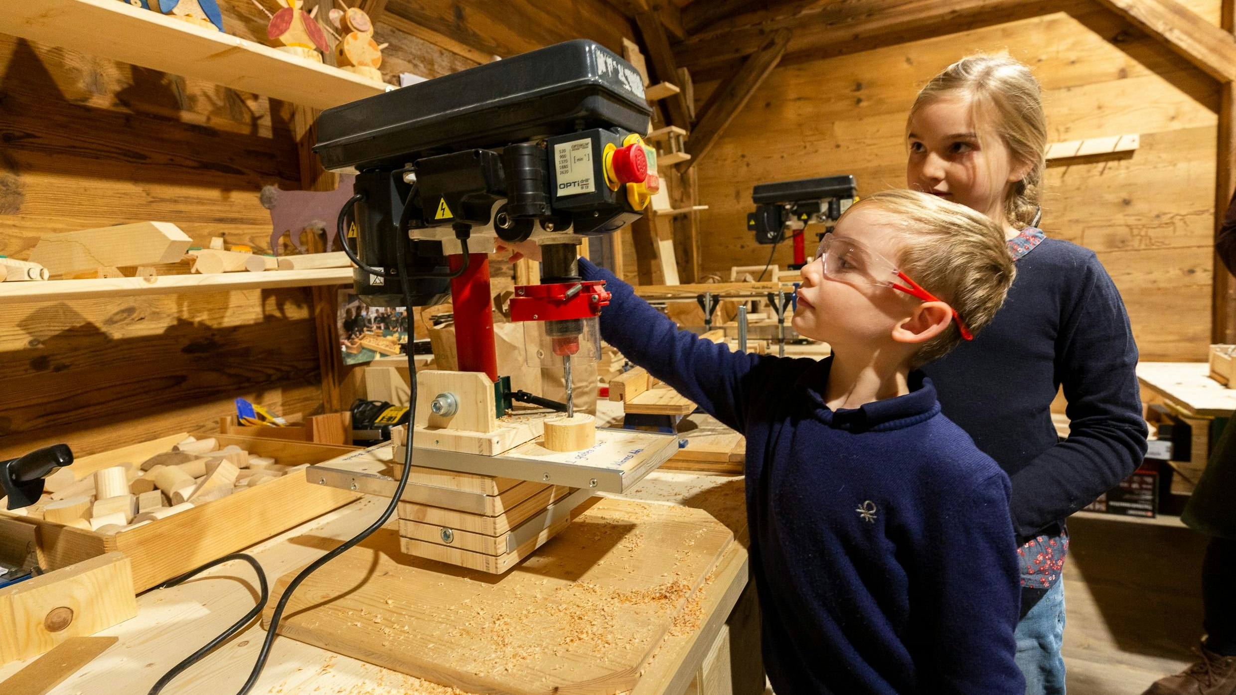 Beim Alm Advent wartet unter anderem die Wichtelbastelstube auf die kleinen Besucher.