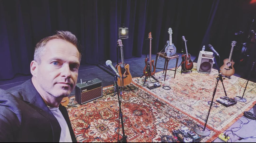 Der österreichische Gitarrist lebt in Los Angeles