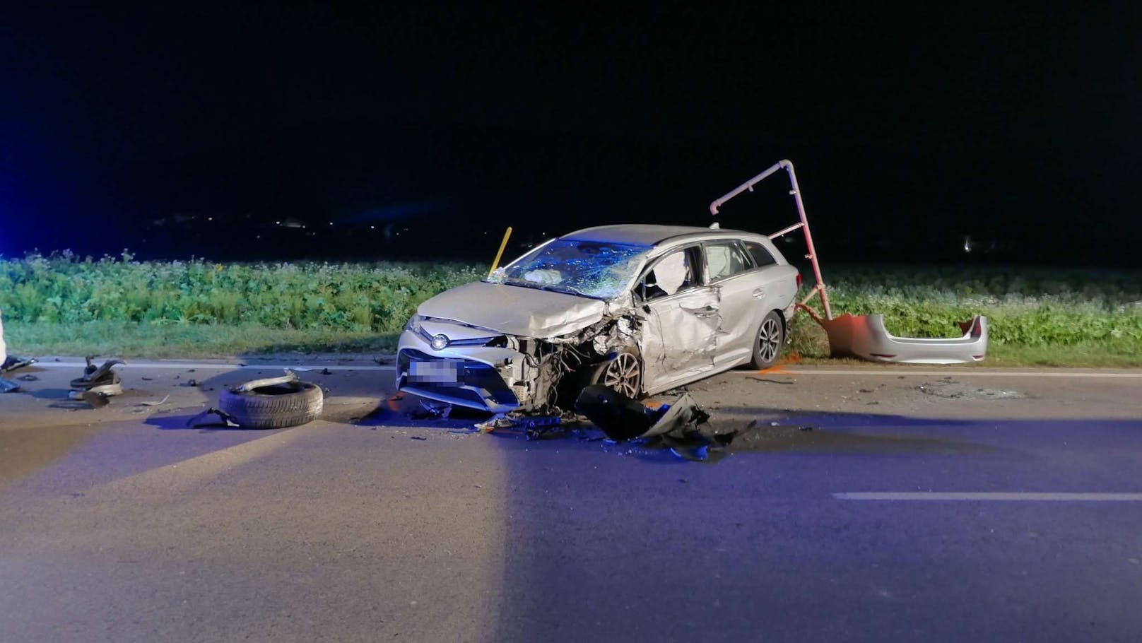 Ein Lenker aus Maria Anzbach war auf die gegenüberliegende Fahrbahn gekommen und kollidierte mit zwei entgegenkommenden Fahrzeugen.