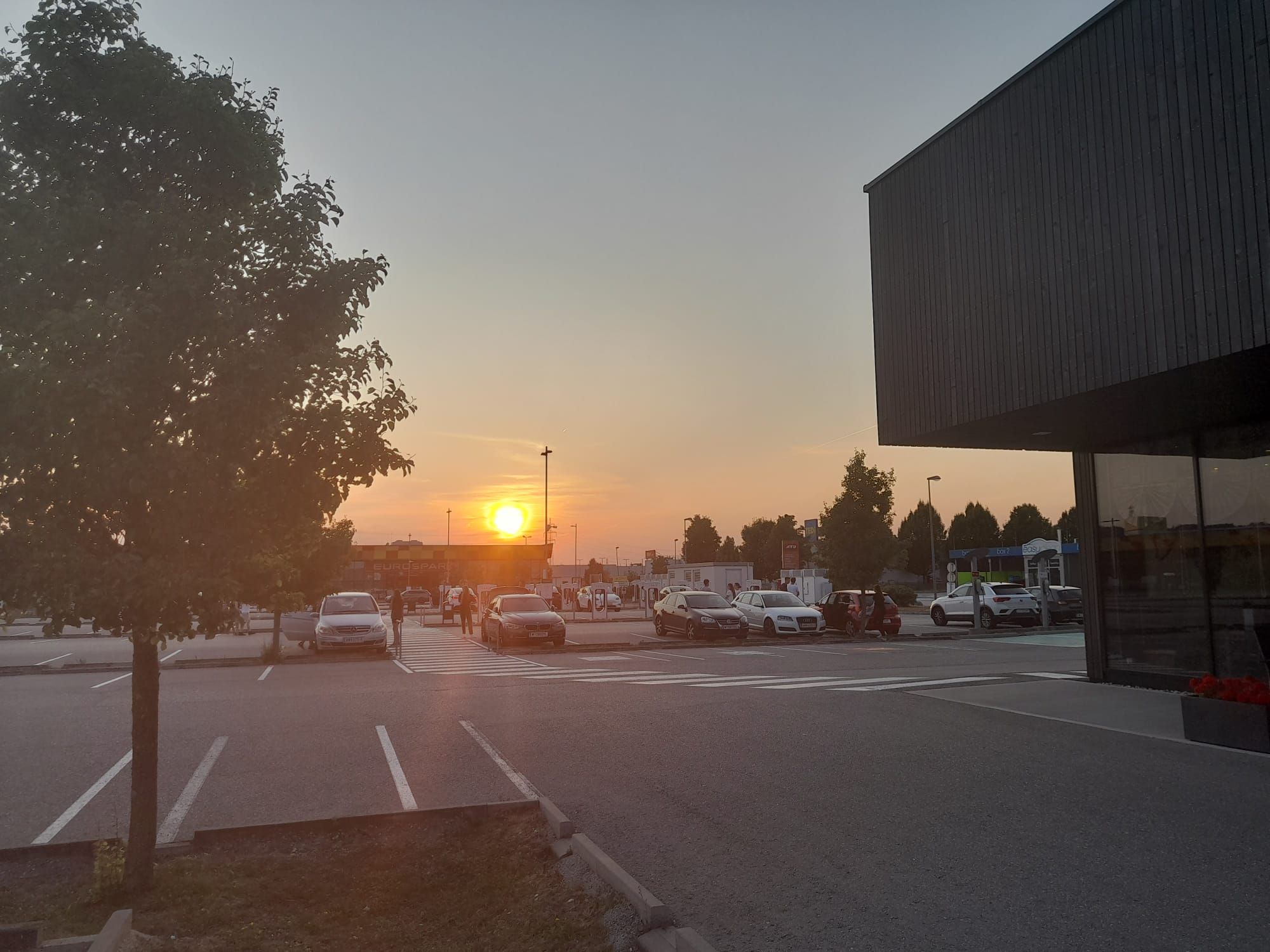 Im Frunpark in Asten werden Falschparker rigoros bestraft. Die Betreiberfirma erklärt jetzt, warum sie das macht.