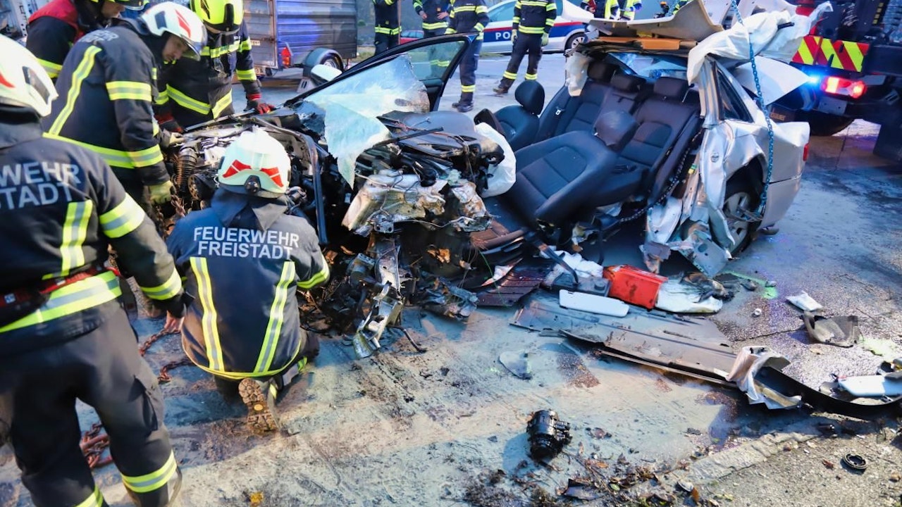 Heute.at - Lenker (22) hat bei Kollision mit Lkw keine Chance