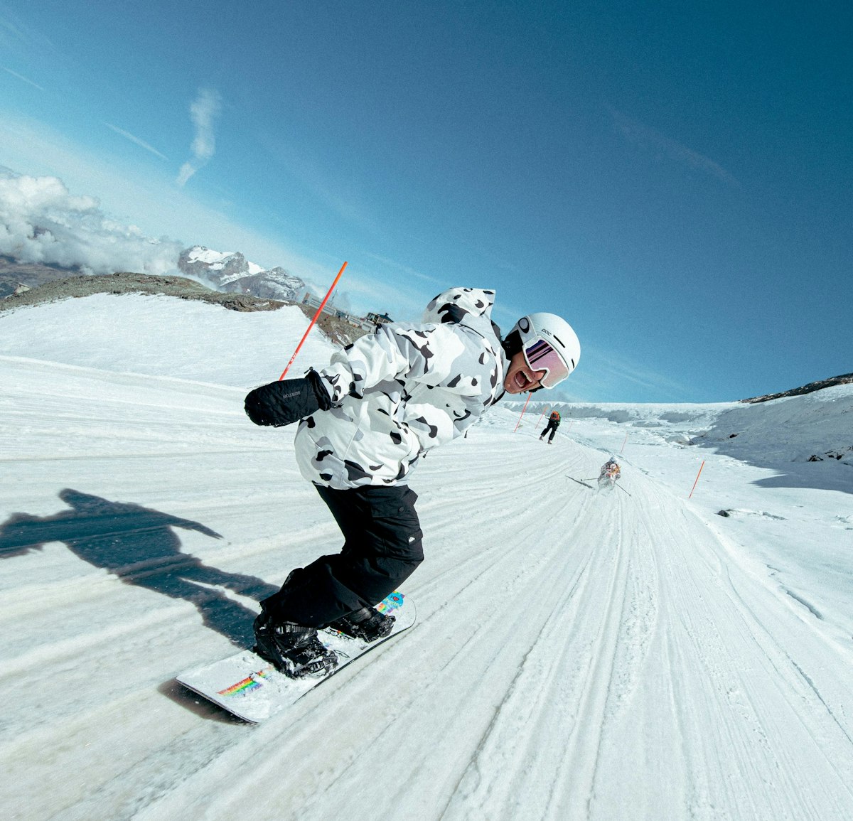 Pat Burgener, der Schweizer Snowboard-Legende, zeigt für die Wintersport Kampagne von Zalando was er kann
