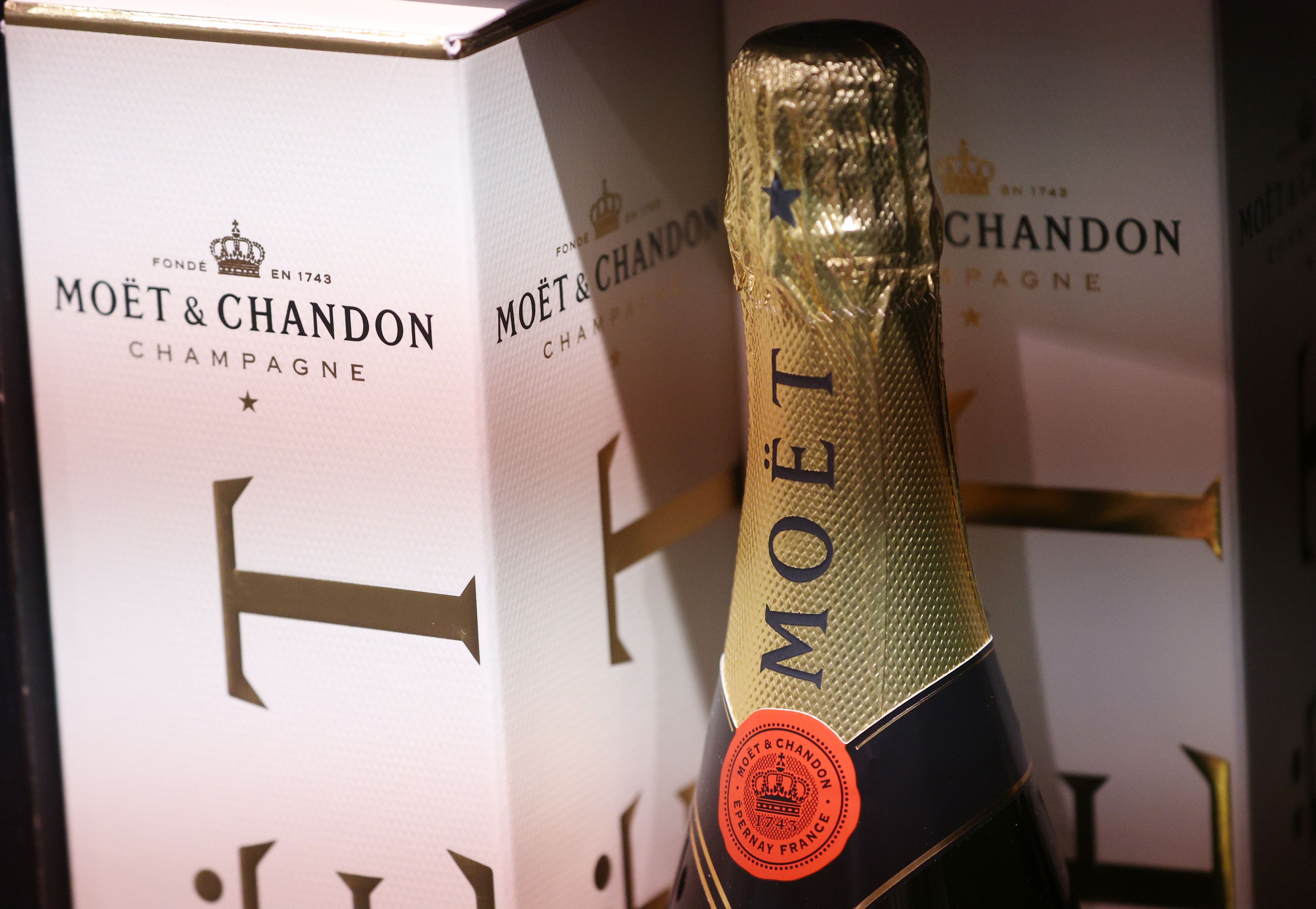 In Frankreich stahlen Diebe Champagner um 600.000 Euro.