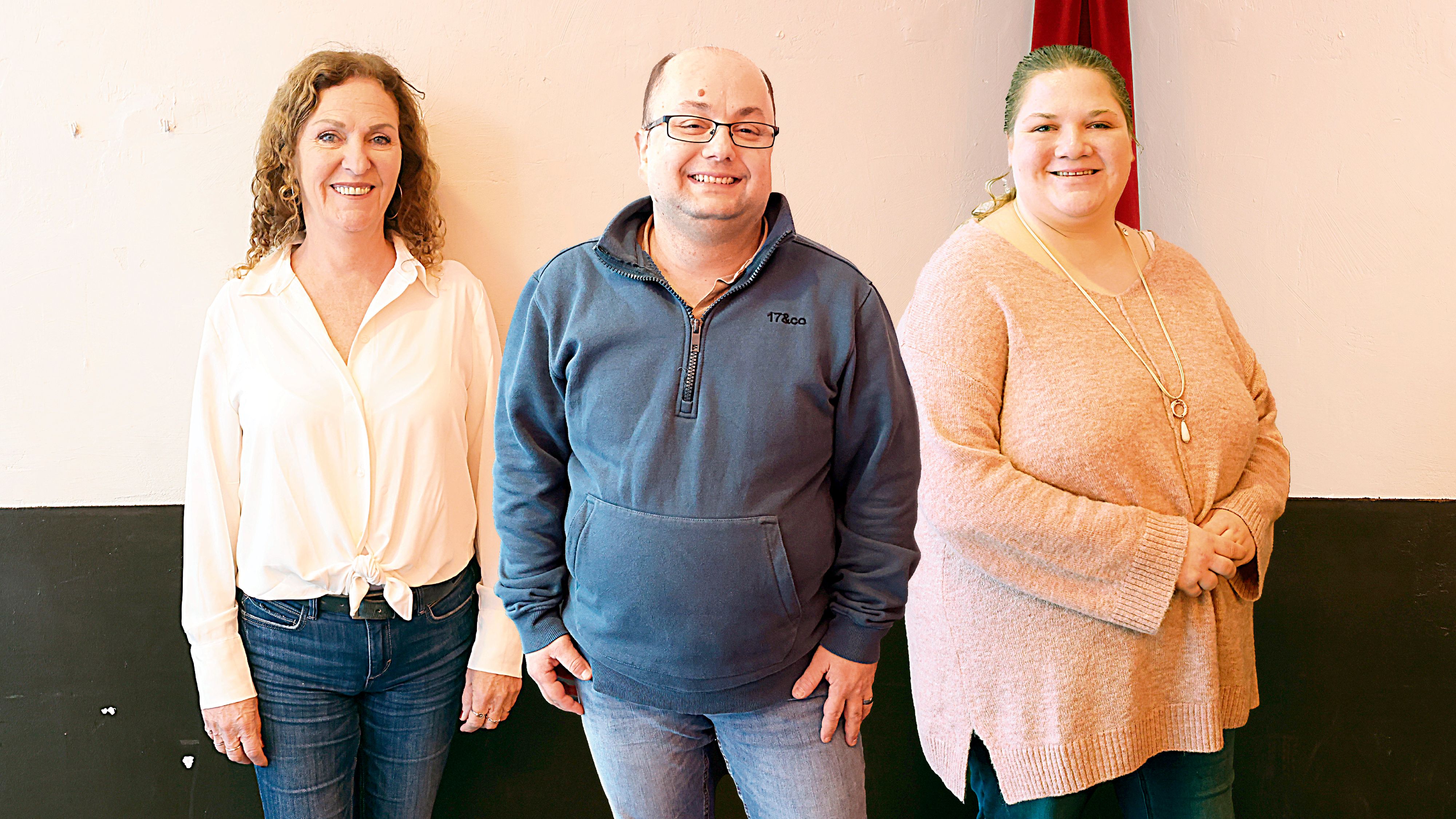 Projektleiterin Diane Böhmer und Teilnehmer Dragos und Michi (v.l.) sind alle sehr zufrieden mit dem Projekt Fit4More. 