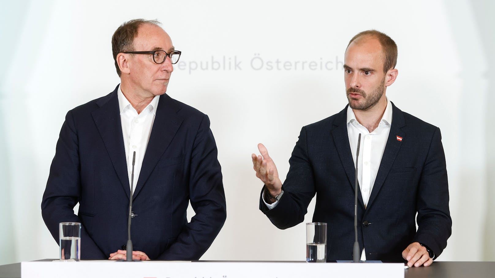 Rückendeckung erhielt der Minister von ÖVP-Digitalisierungsstaatssekretär Florian Tursky. Rauch würde mit der Reform Mut beweisen.