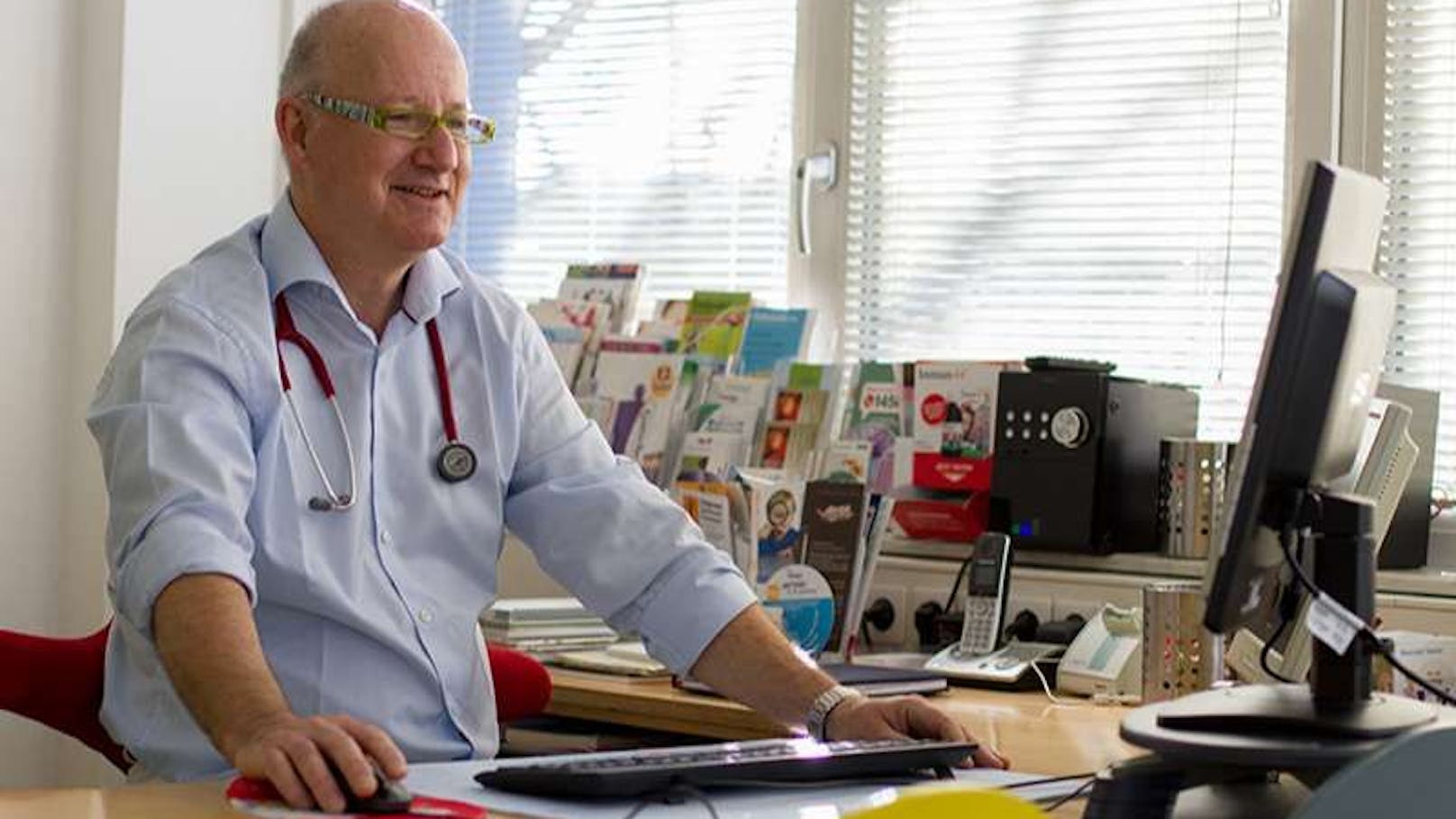 Kinderarzt Dr. Georg Maiwald warnt nach einem Notfall vor der "Hot Chip Challenge".