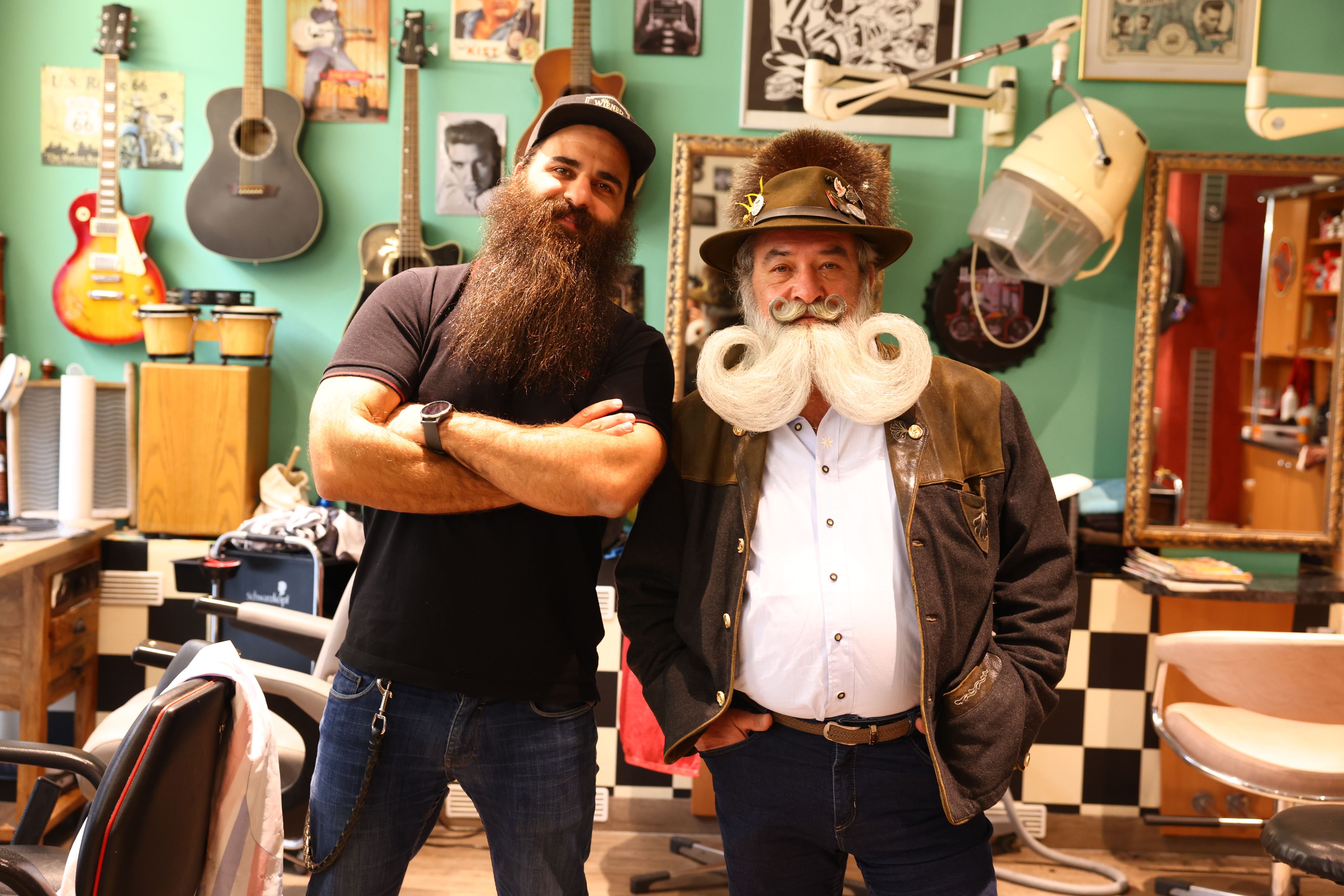 Daniel Erber (li) und Norbert Topf treten mit ihren Bärten regelmäßig bei Meisterschaften an.