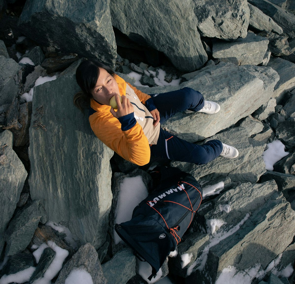 Schweizer Sportkletterin Katherine Choong zeigt die neue Wandermode von Zalando