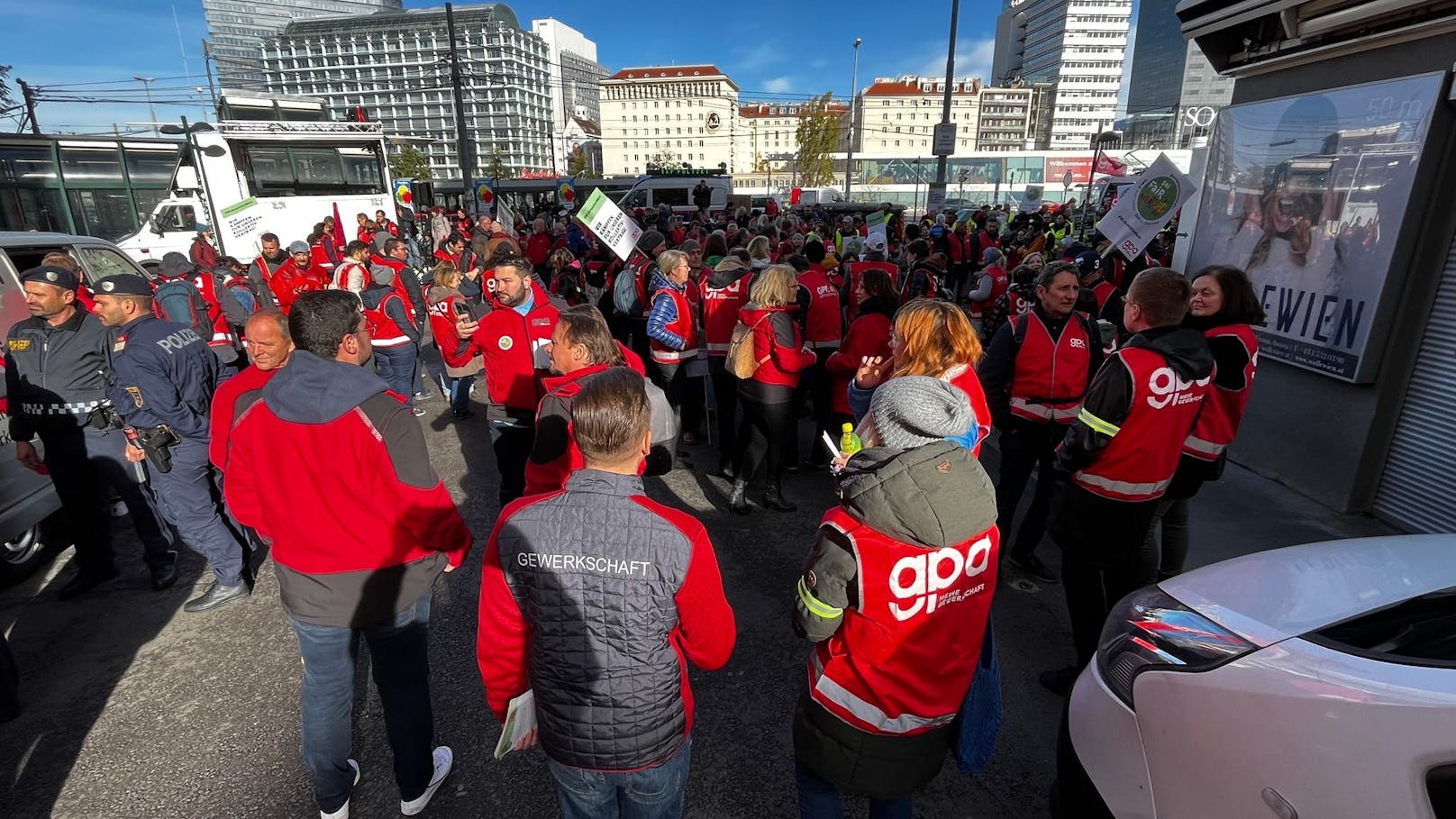 Jetzt gehen auch Supermarkt-Angestellte auf die Straße